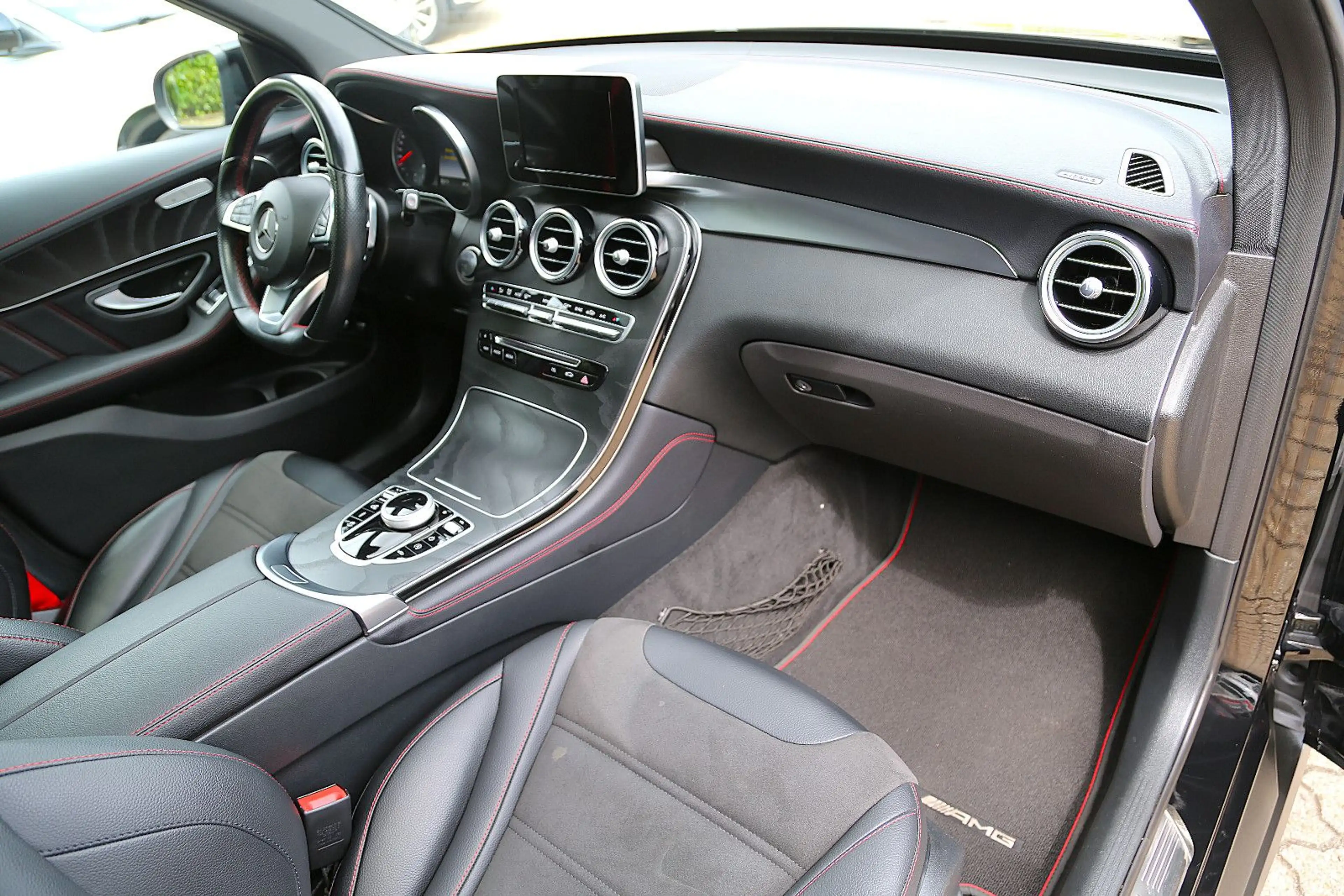 Mercedes-Benz GLC 43 AMG Night 4M Panorama AHK Airmatic Kamera — photo 7