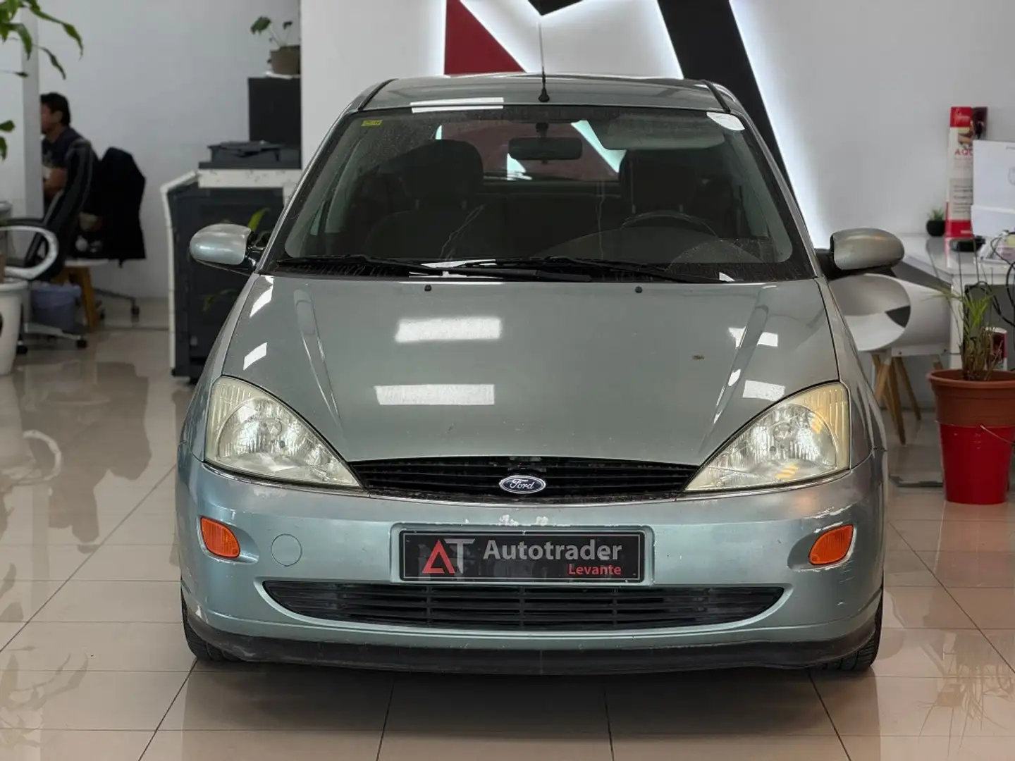 Ford Focus 1.8 TDdi Ambiente 75 Vert - 2