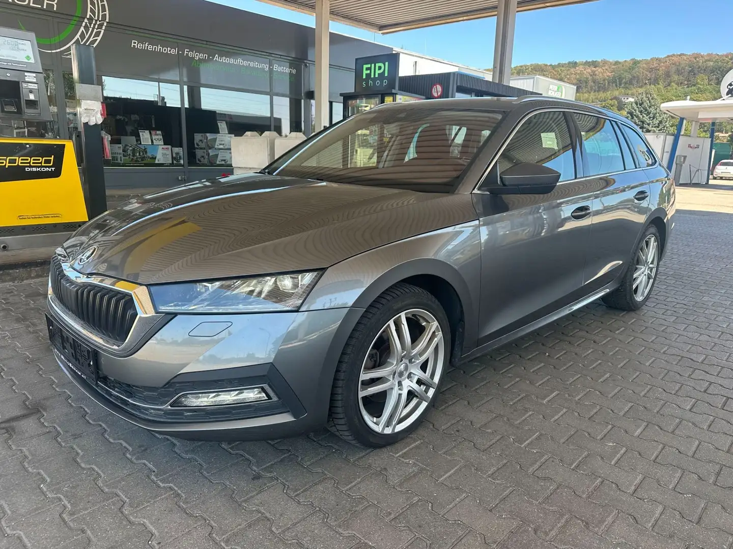 Skoda Octavia Combi 2,0 TDI 4x4 Style DSG Matrix-ACC-AHK Grau - 1
