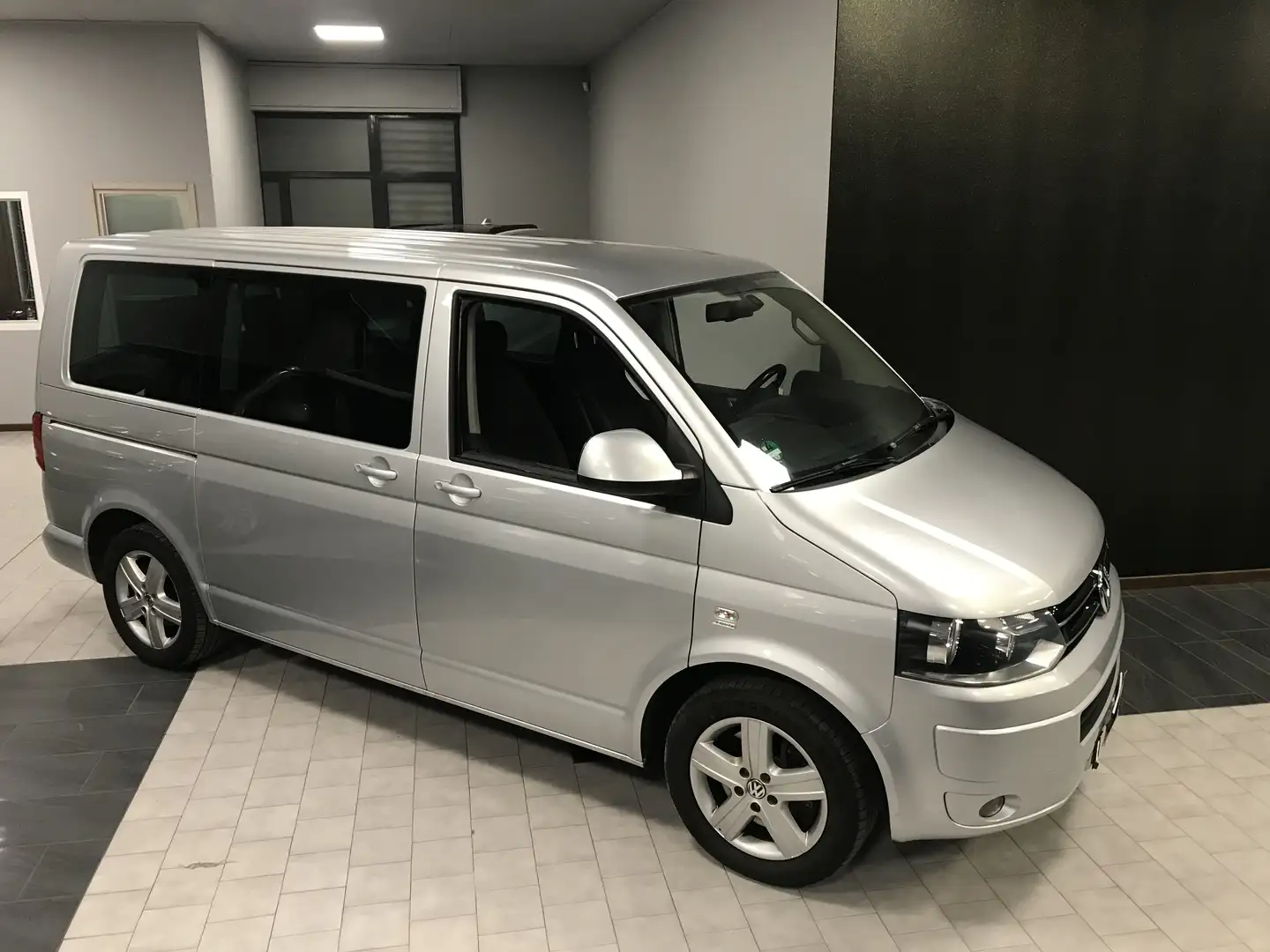Volkswagen T5 Multivan 2.0 bitdi Highline 180cv Argento - 2