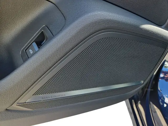 Audi S6 view 11