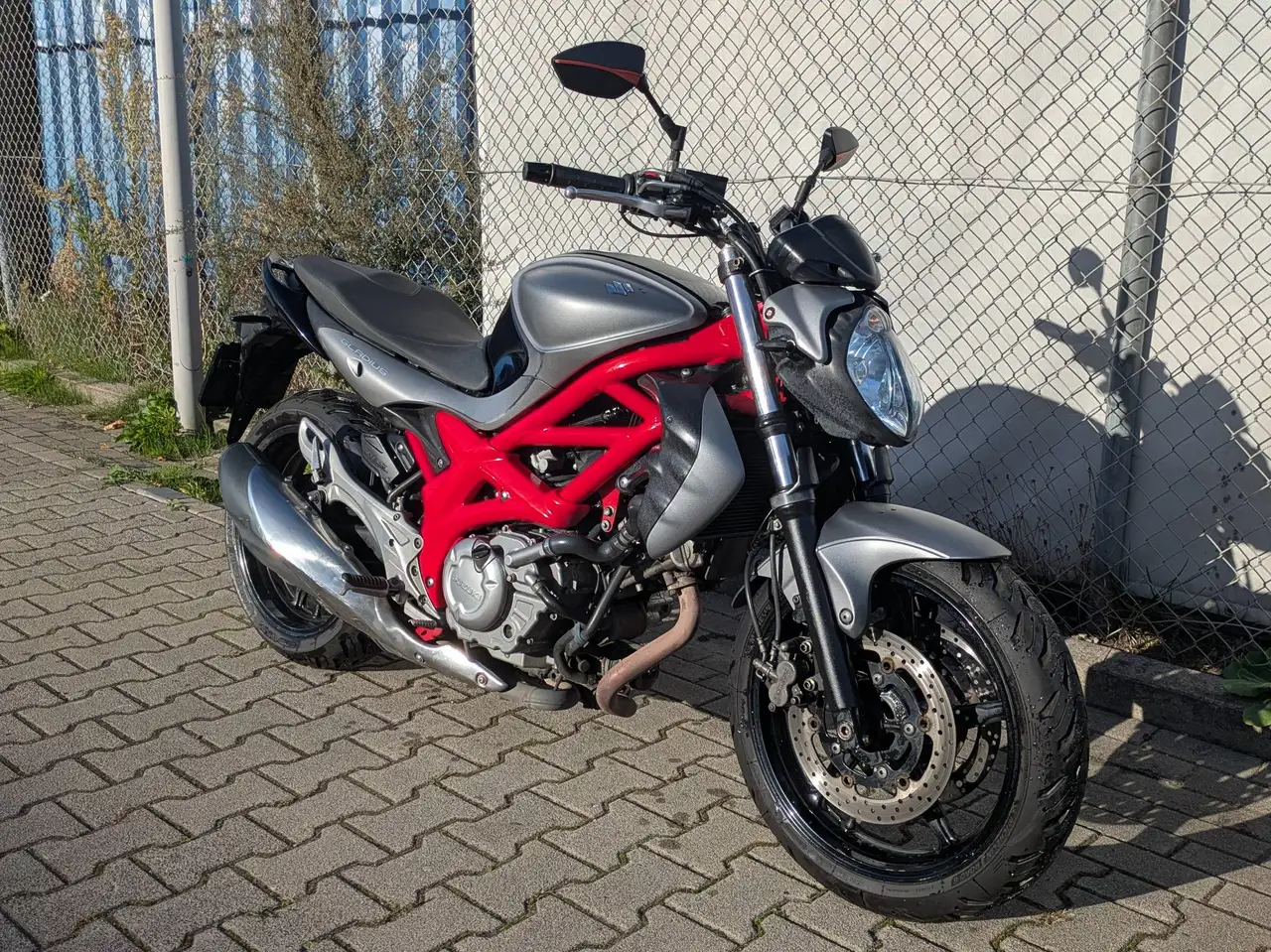 Suzuki Gladius 650