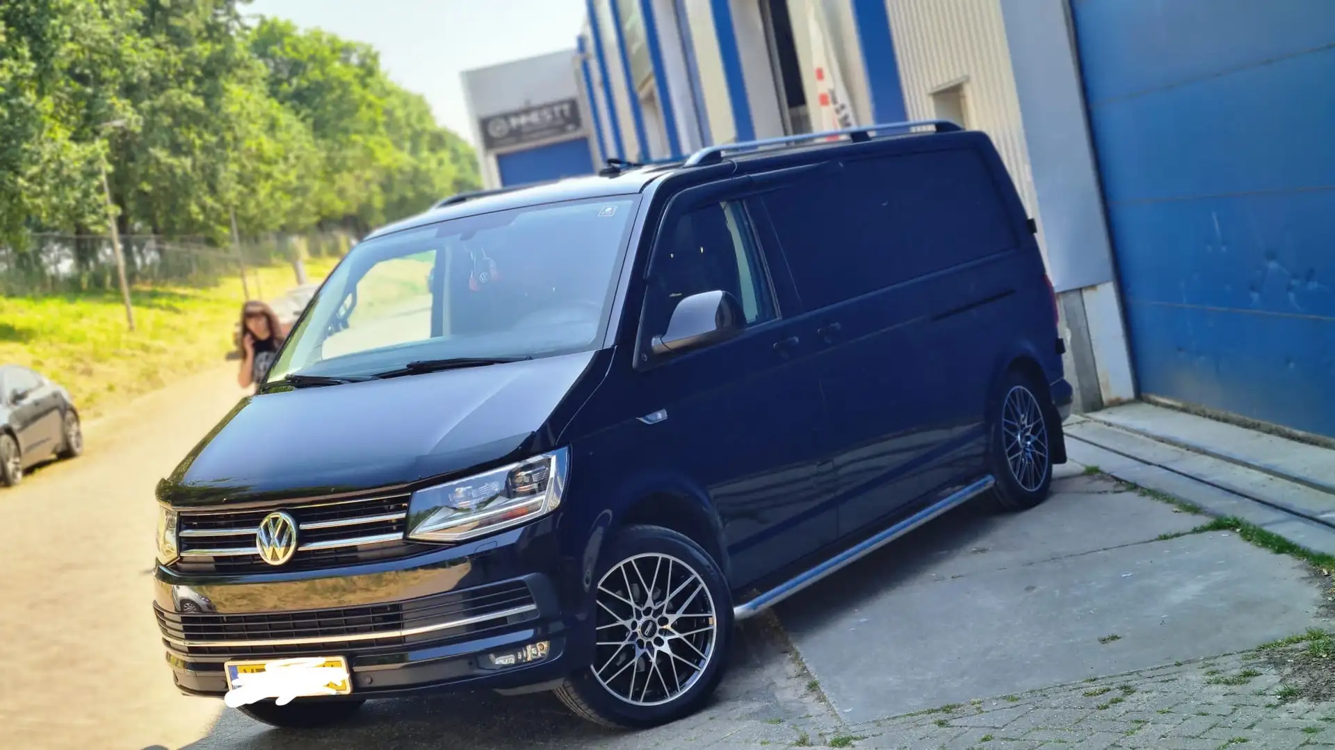 Volkswagen T6 Transporter 2.0 TDI Zwart - 1