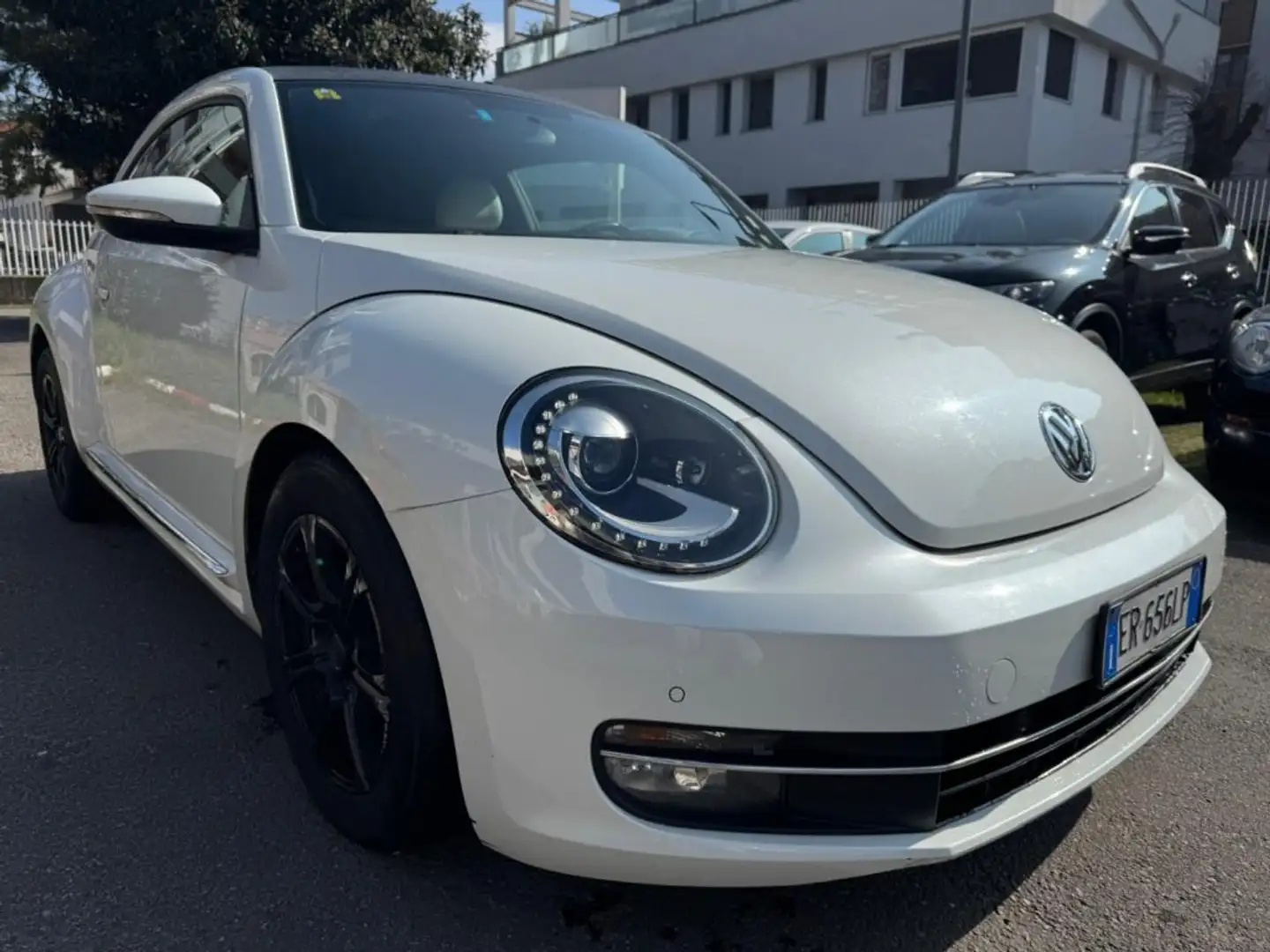 Volkswagen Maggiolino 1.6 TDI DSG Design Белый - 2