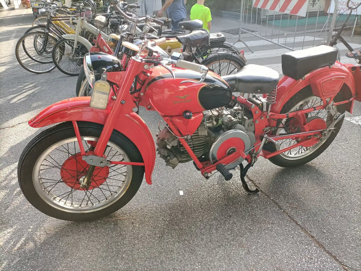 Moto Guzzi Falcone Červená - 1