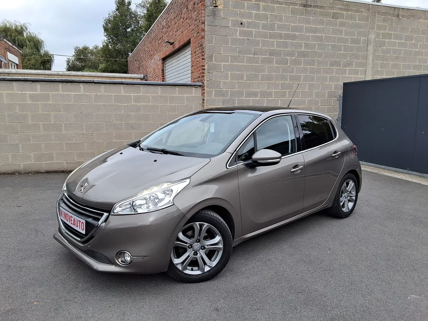 Peugeot 208 208 1.2i Allure PANORAMISCH DAK PARKH VOOR&ACHTER Braun - 2