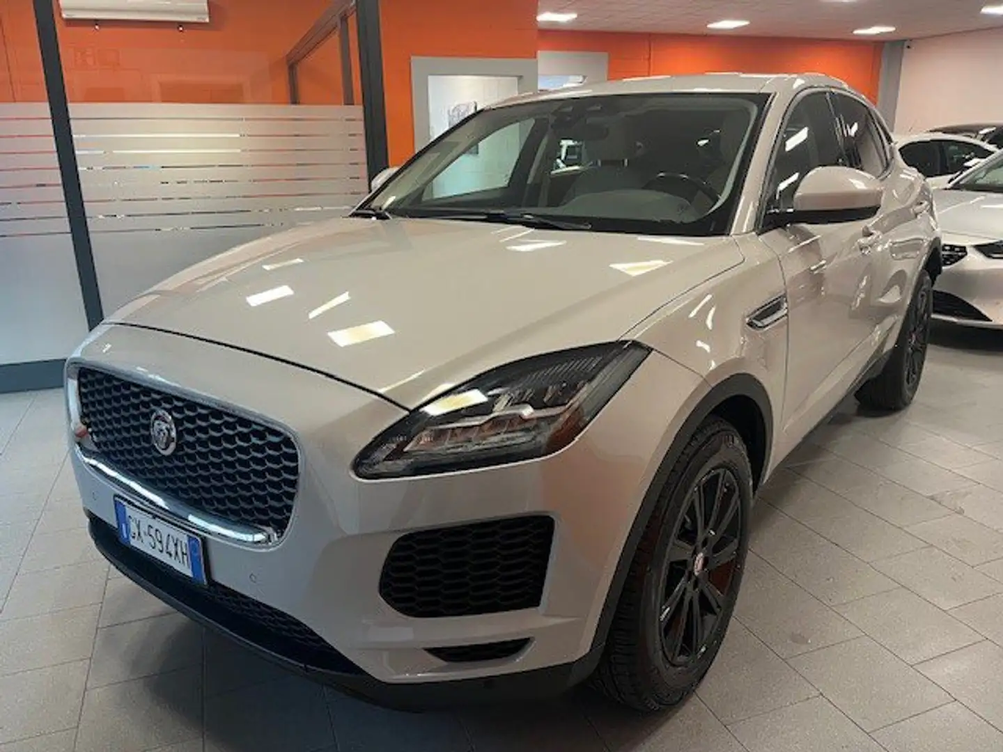Jaguar E-Pace 2.0D i4 150cv R-DYNAMIC S Gris - 2
