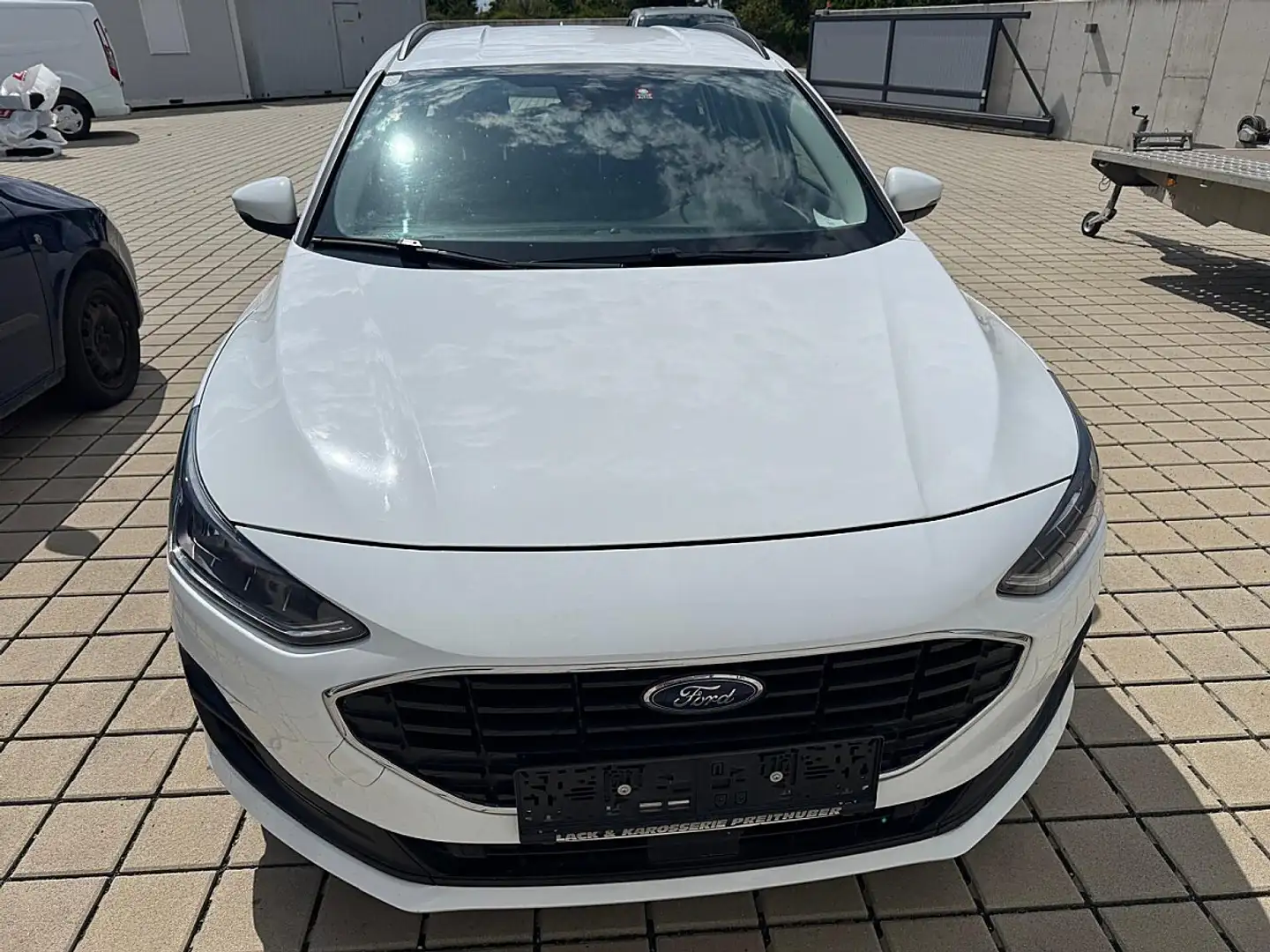 Ford Focus Turnier 1,5 EcoBlue Cool & Connect Weiß - 2