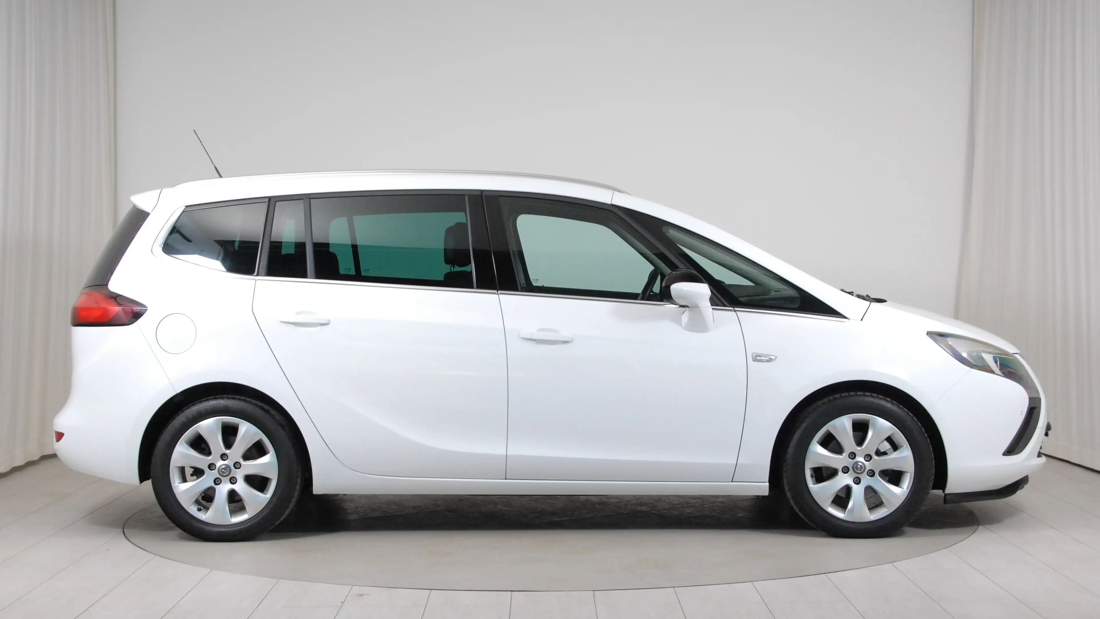 Opel Zafira Tourer 1.4 Turbo Edition ecoflex *7-Sitzer!!!* — photo 6