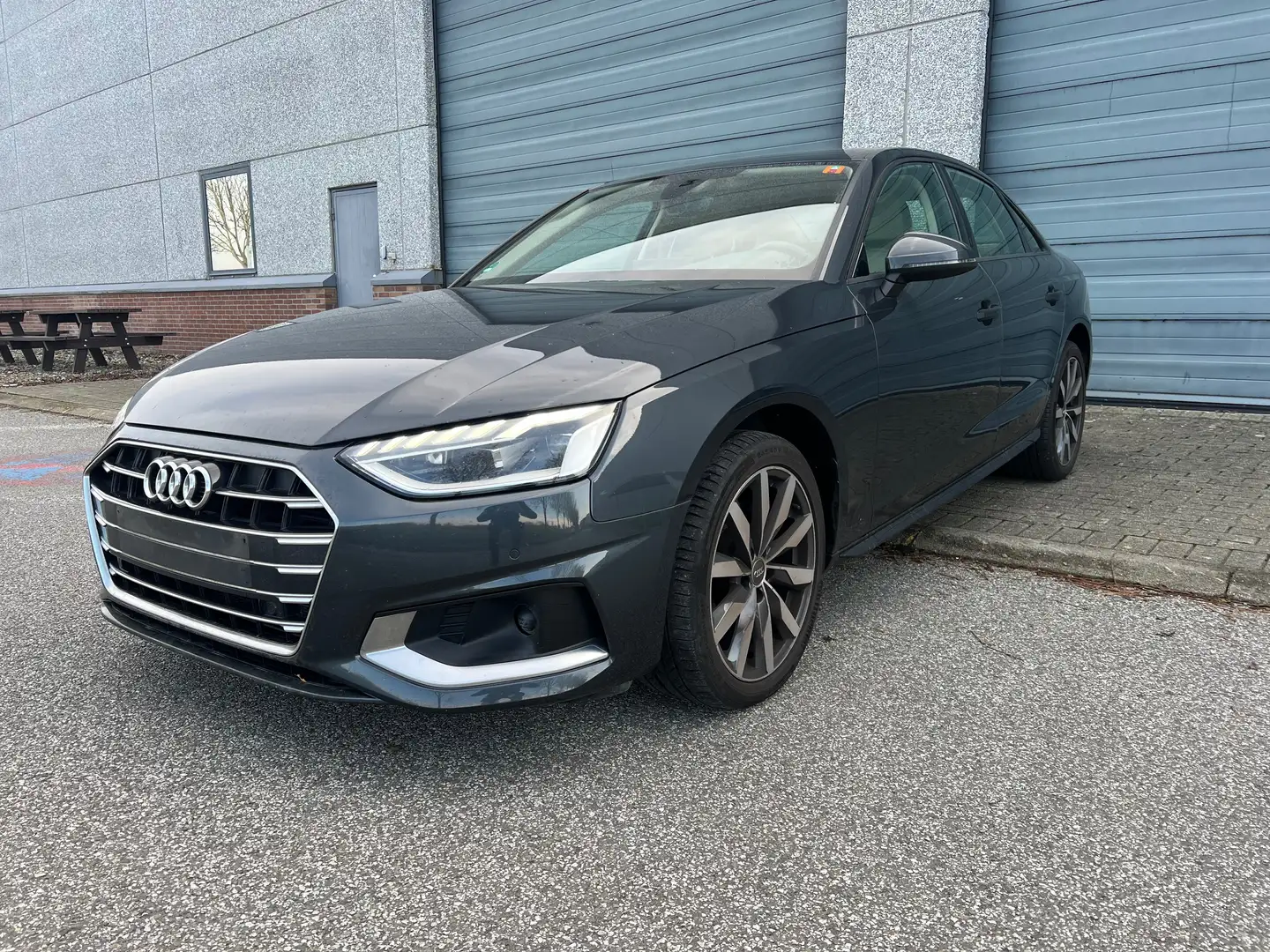 Audi A4 A4 30 TDi Business Edition Advanced S tronic Blauw - 1
