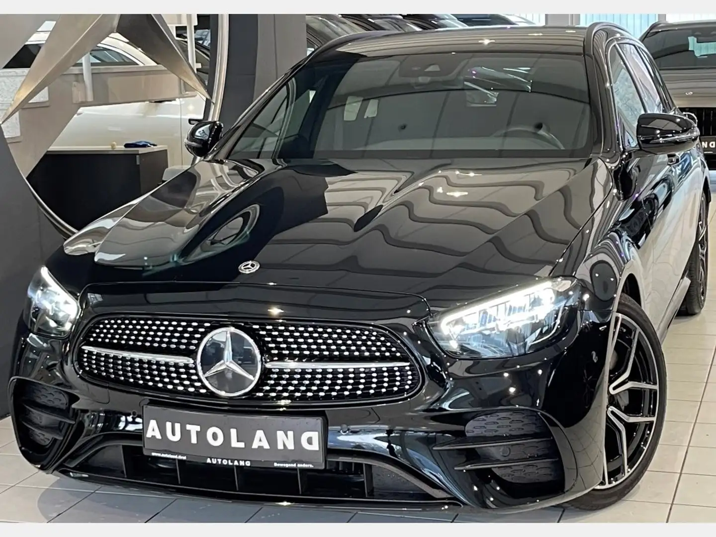 Mercedes-Benz E 200 d AMG LINE Schwarz - 2