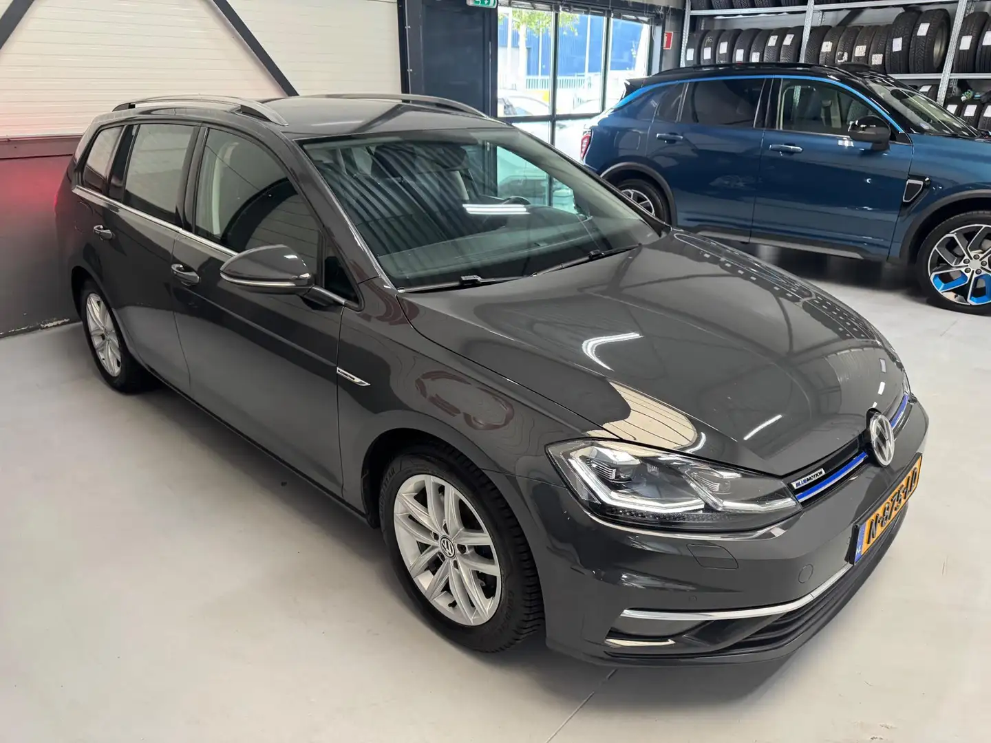 Volkswagen Golf Variant 1.5 TSI Highline, DSG, unieke kleur,flippers, stoe Grijs - 2