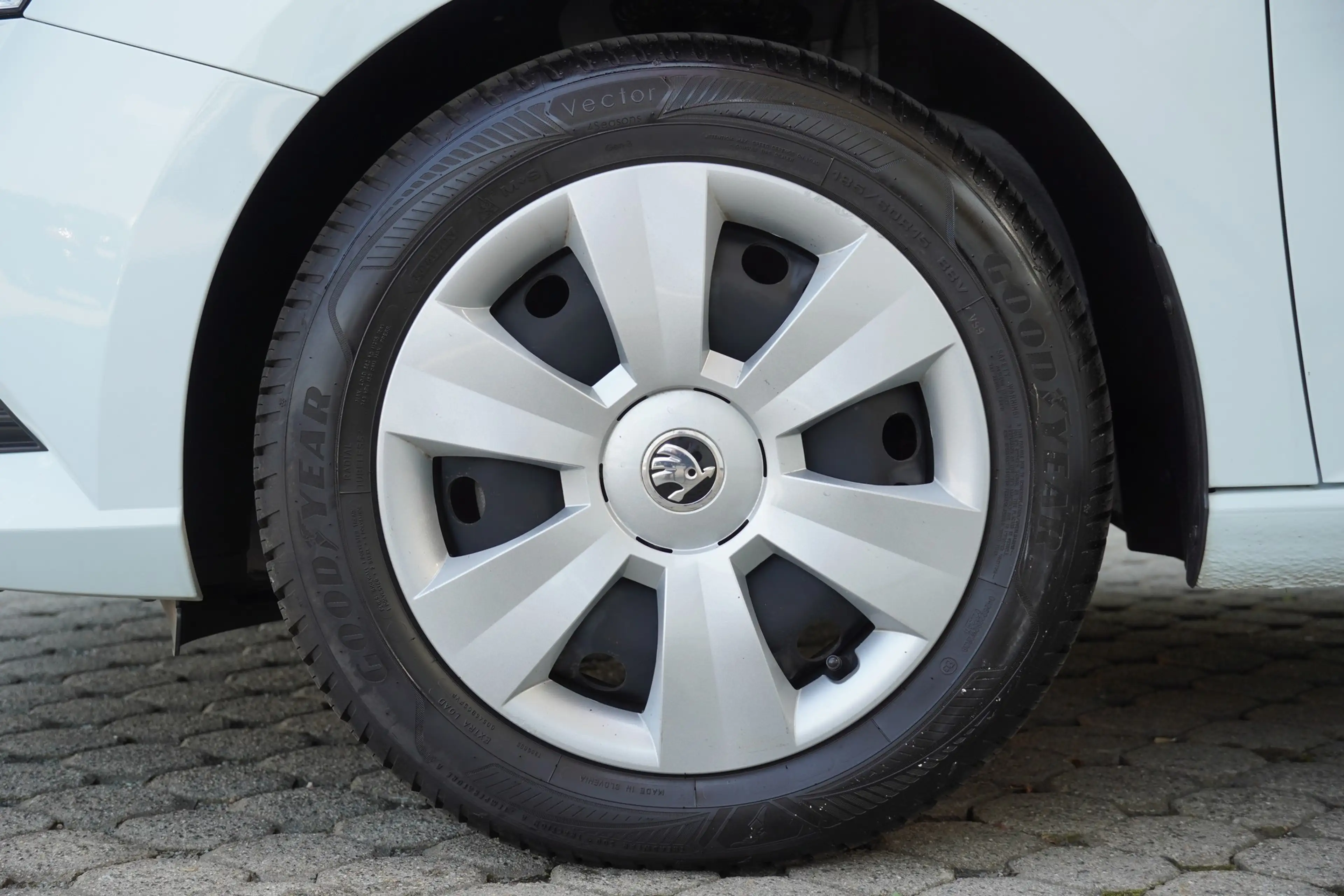 Skoda Fabia 1.0 MPI Active Sitzheizung Klima — photo 9