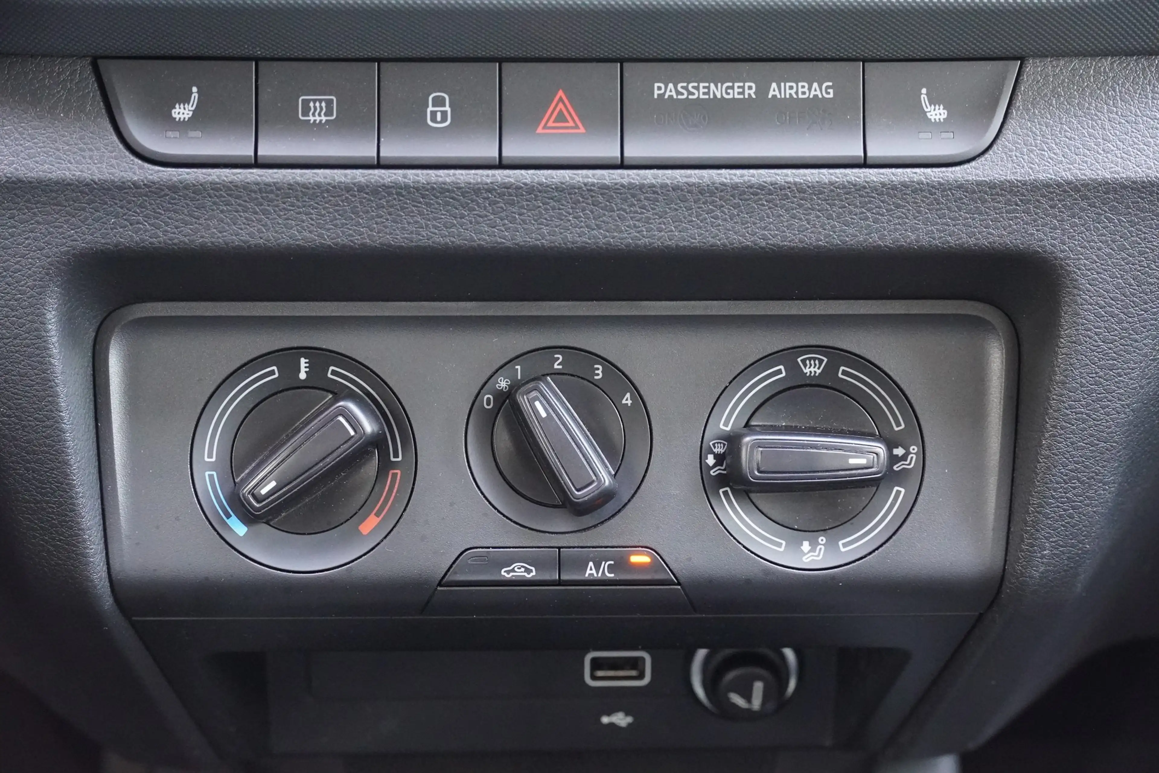 Skoda Fabia 1.0 MPI Active Sitzheizung Klima — photo 14