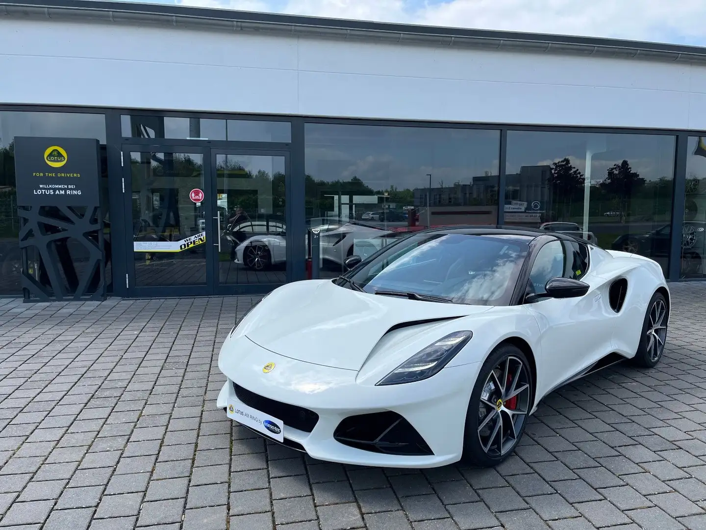 Lotus Emira I4 DCT "First Edition" by Lotus am Ring Blanc - 1