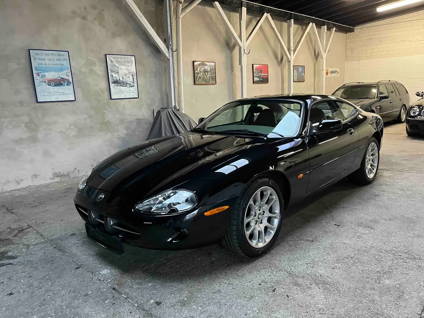 Jaguar XK8 Coupe 1. Hd. erst 77.930 km Schwarz - 1