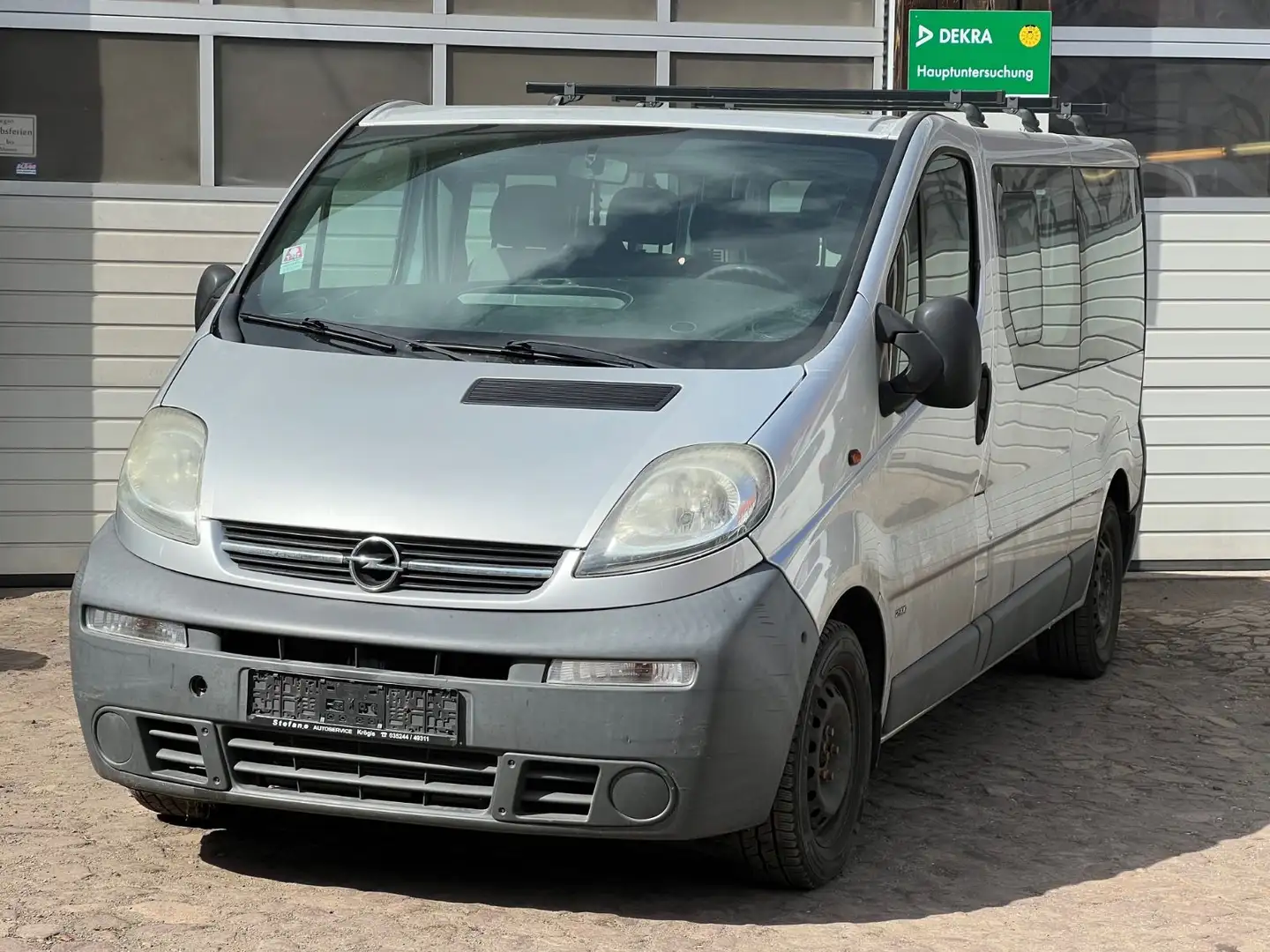 Opel Vivaro Kombi L2H1 2,9t Motorschaden Argent - 1