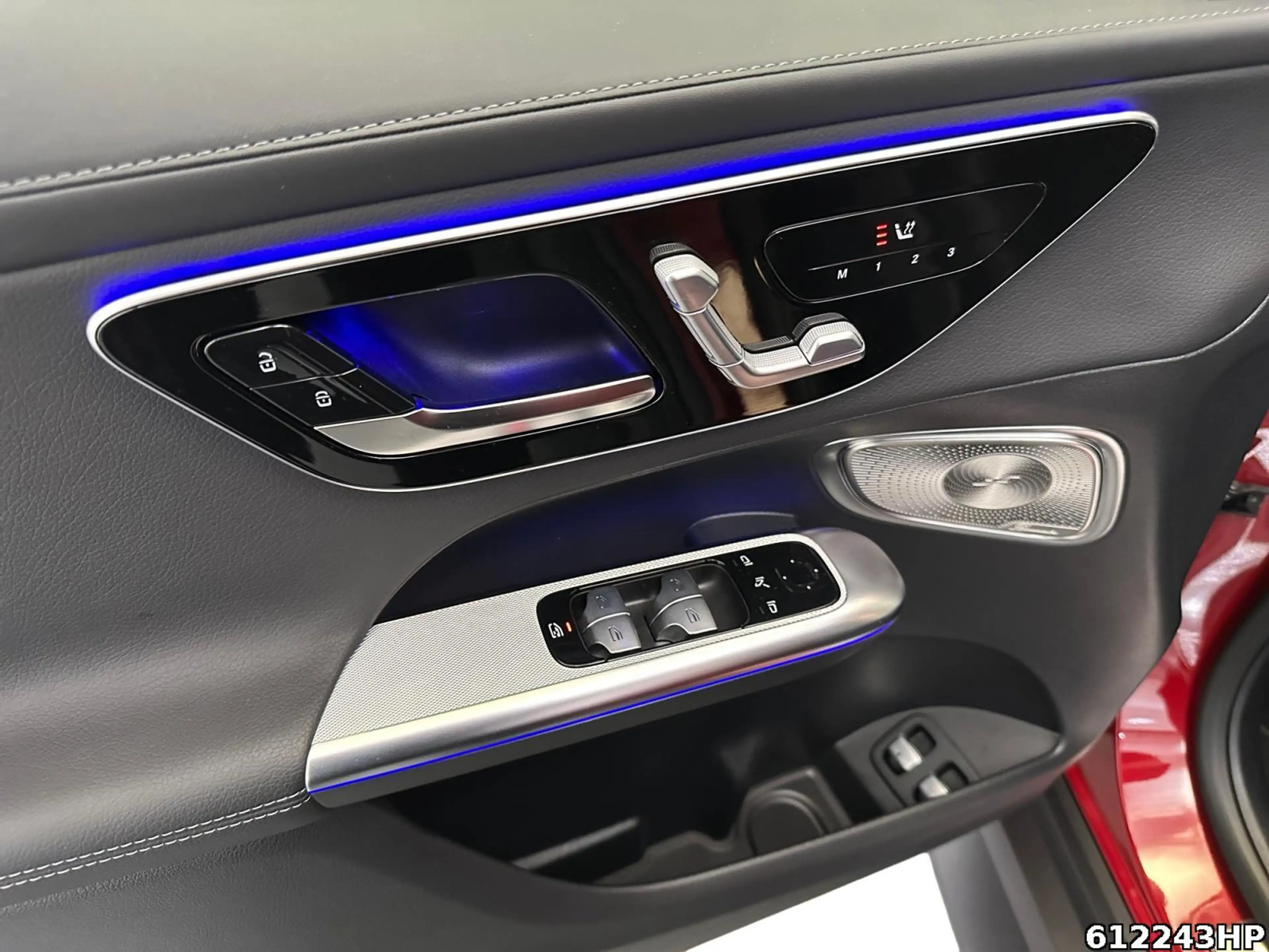 Mercedes-Benz GLC 300 e 4M AMG AHK Distronic DigitalLight 360° — photo 14