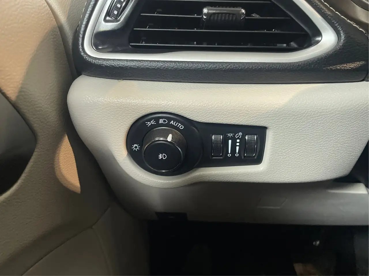 Chrysler Pacifica снимка Chrysler Pacifica