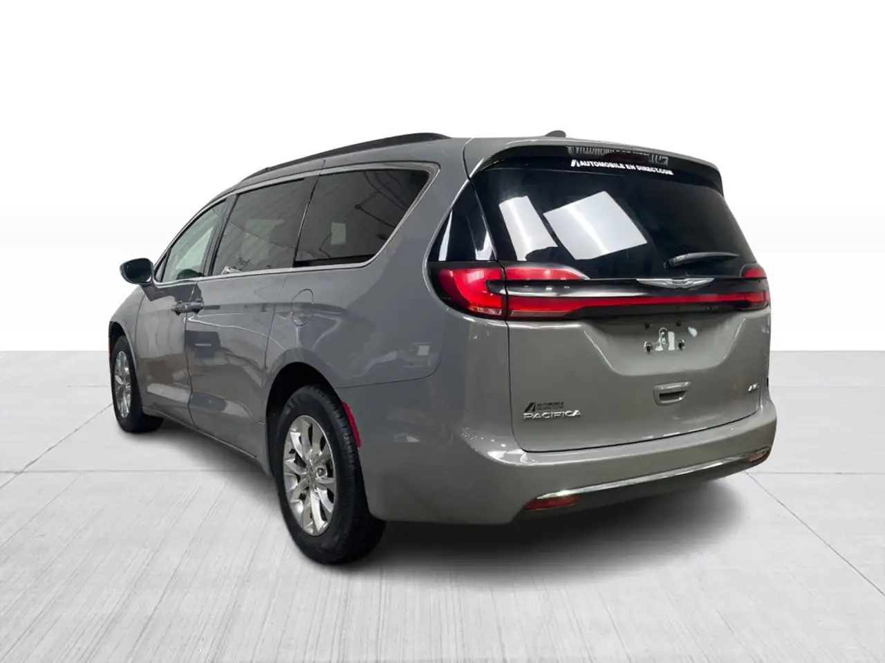 Chrysler Pacifica снимка Chrysler Pacifica