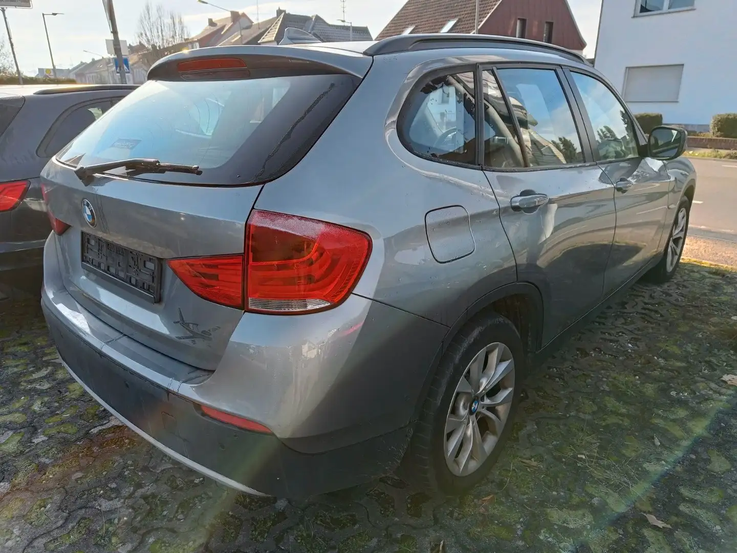 BMW X1 18 d sDrive Gris - 2