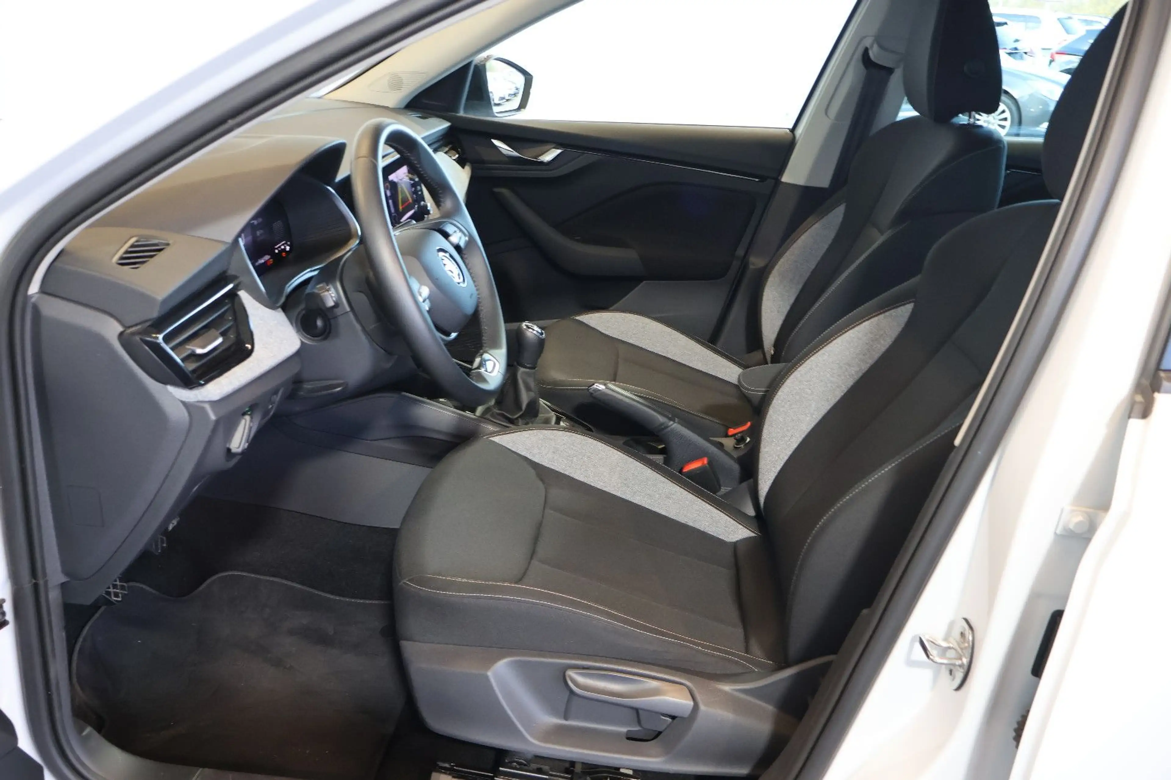 Skoda Kamiq 1.0 TSI Selection AID+LANE+LED+KAM+17" — photo 10
