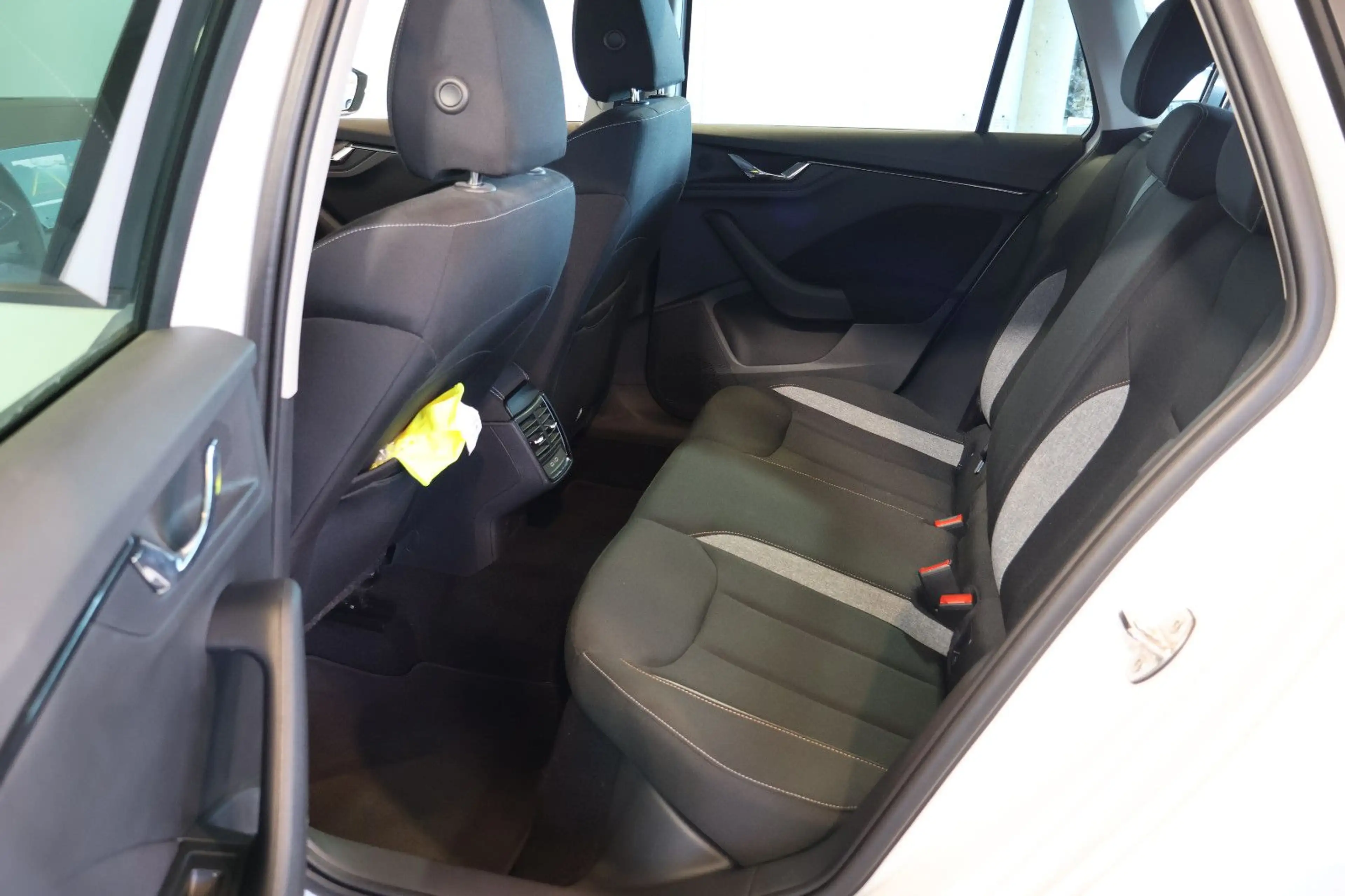 Skoda Kamiq 1.0 TSI Selection AID+LANE+LED+KAM+17" — photo 11