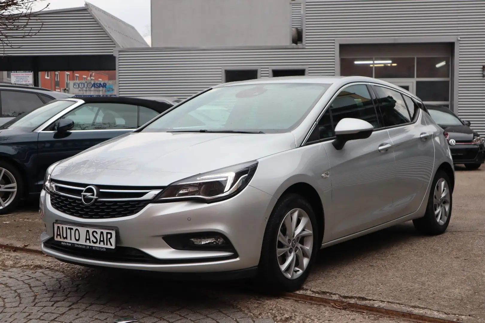 Opel Astra Lim. 1.6 CDTI/TEMPOMAT/DAB/AUTOMATIK/LANE Silber - 1