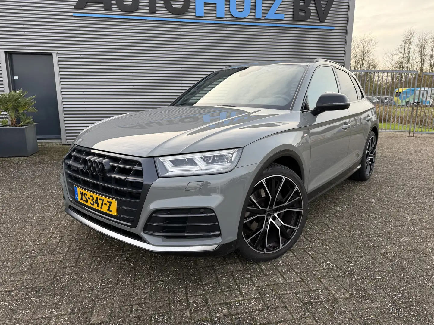 Audi Q5 2.0 TFSI 252 PK Quattro S Line Black Edition Lucht Grijs - 2