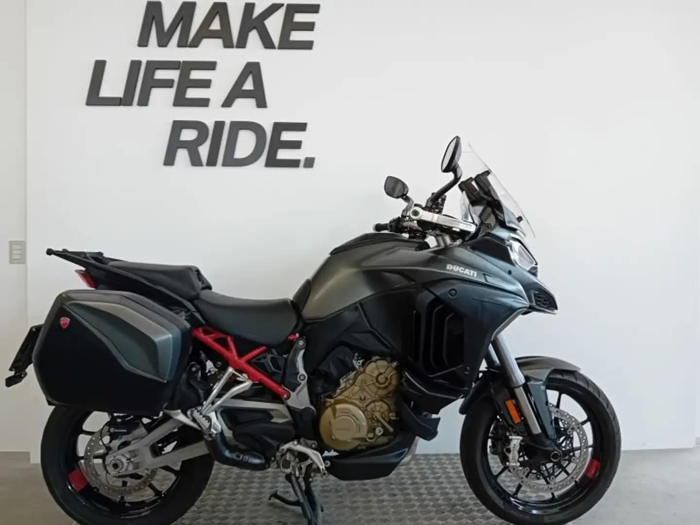 Ducati Multistrada V4 S Grün - 1