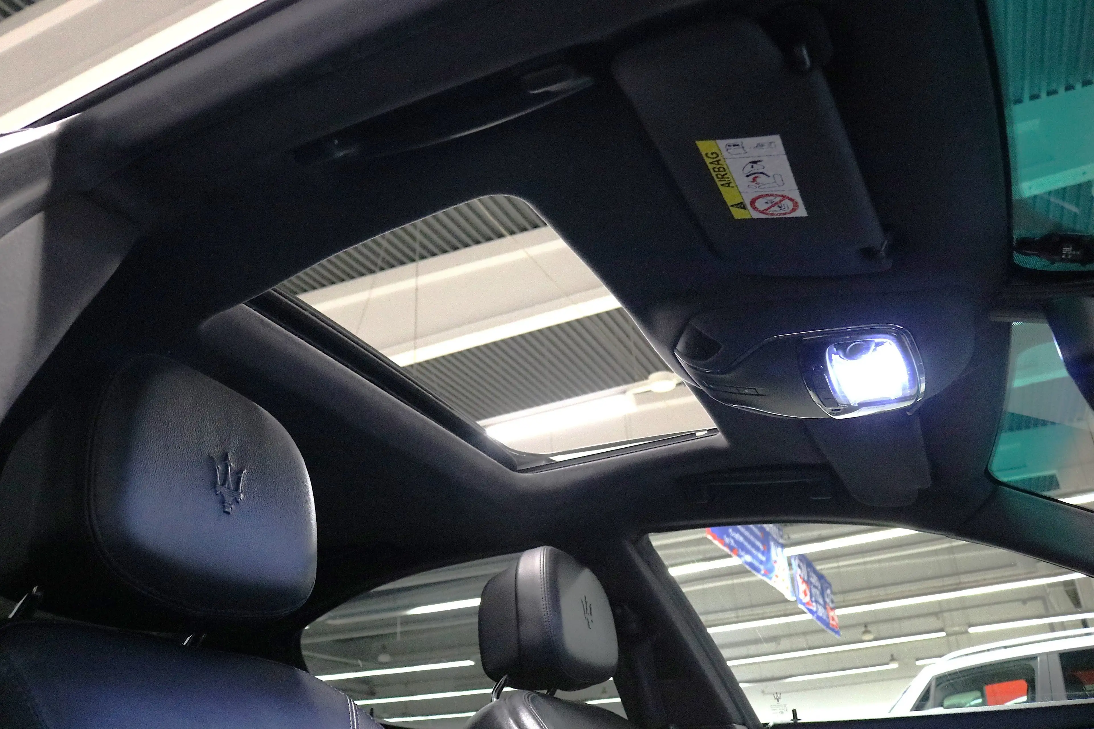 Maserati Ghibli *NAVI*SHZ*PDC*S-DACH*LEDER*BOSE*BI-XENON*SoundM*uv — photo 10