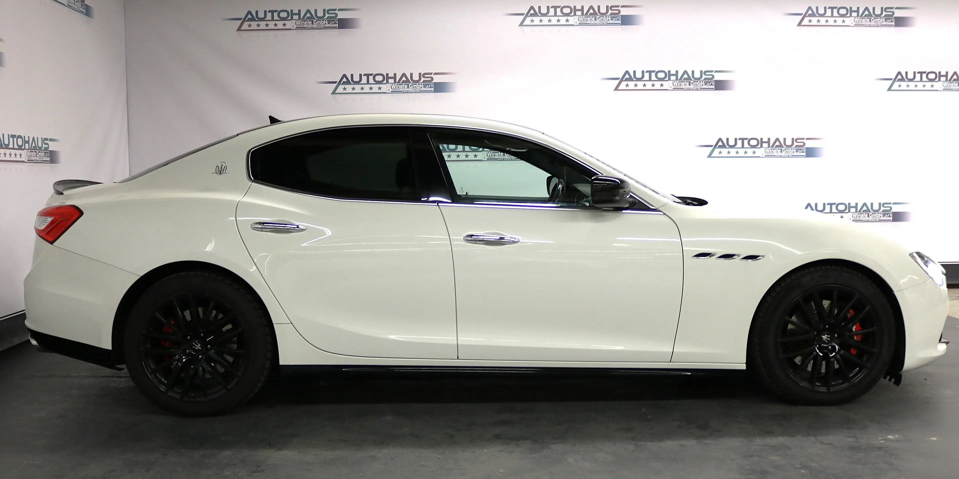 Maserati Ghibli *NAVI*SHZ*PDC*S-DACH*LEDER*BOSE*BI-XENON*SoundM*uv — photo 3