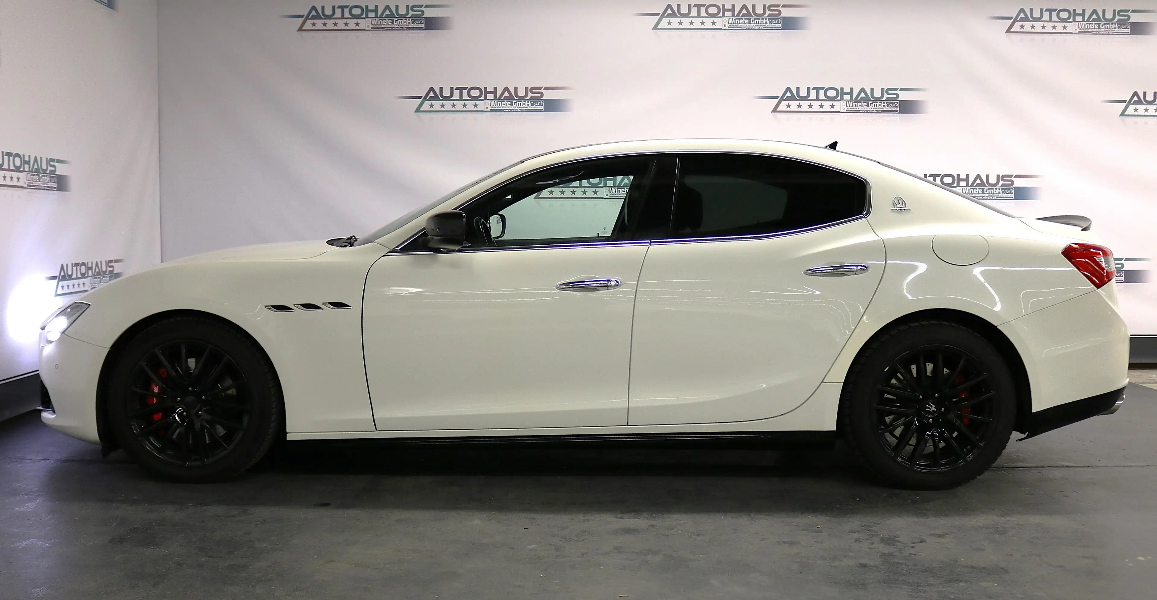 Maserati Ghibli *NAVI*SHZ*PDC*S-DACH*LEDER*BOSE*BI-XENON*SoundM*uv — photo 4