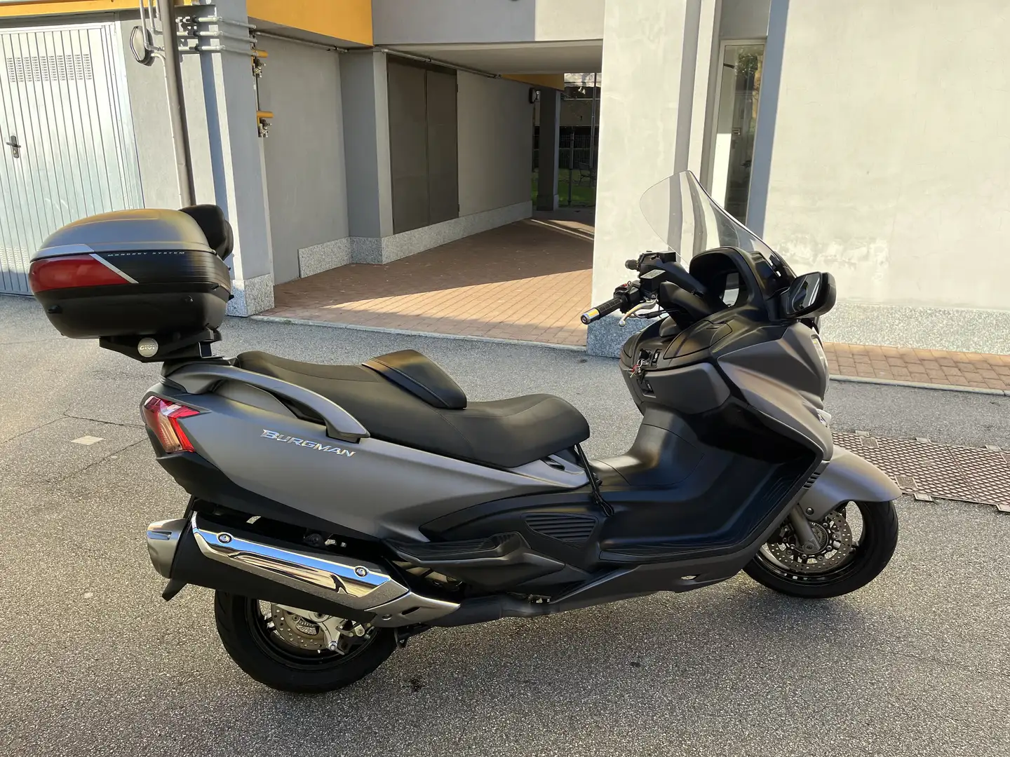 Suzuki Burgman 650 Executive - 2