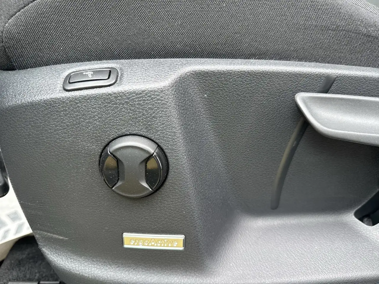 Volkswagen Touran 2.0 COMFORTLINE STANDHZ. AHK CAM ACC NAVI, миниатюра 19