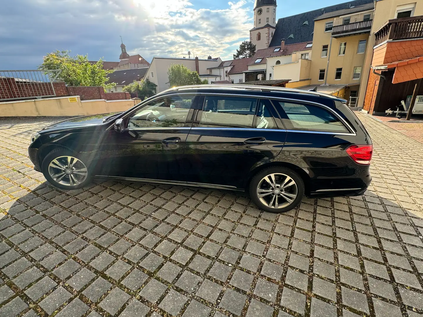 Mercedes-Benz E 250 E-Klasse T-Modell Diesel T CDI DPF 4Matic BlueEFFI Schwarz - 1