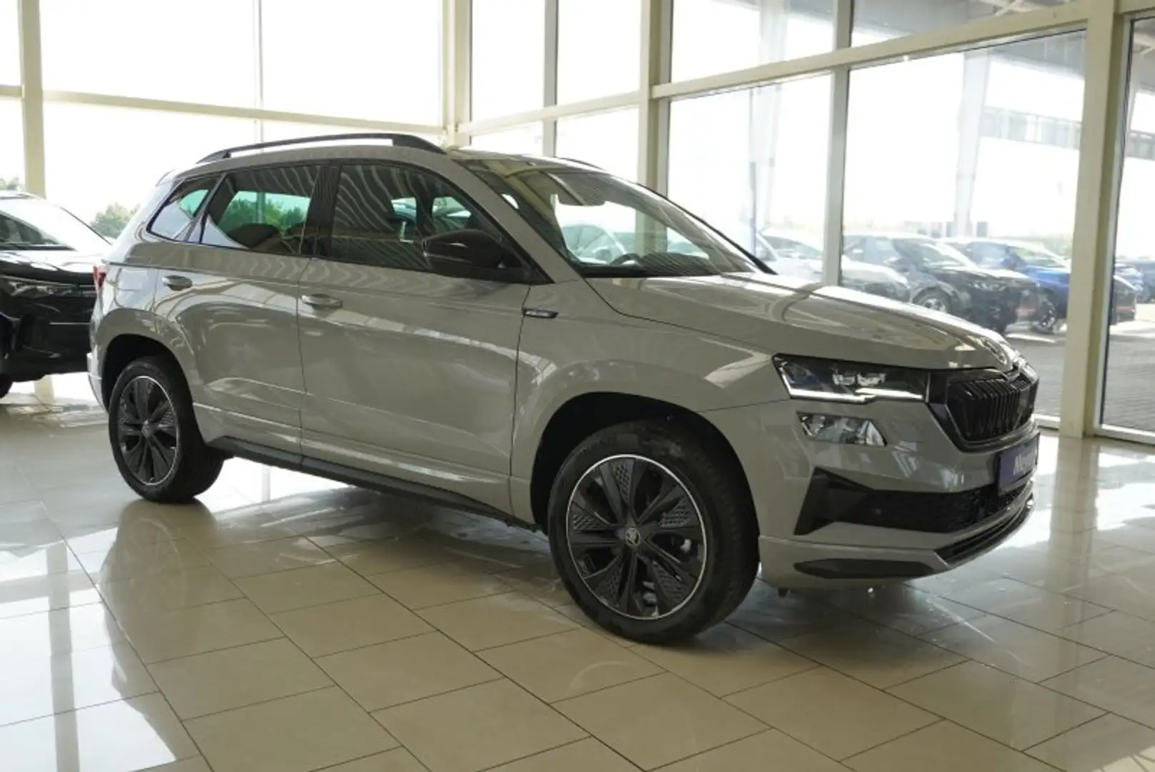 Skoda Karoq Sportline 1,5TSI DSG aAHK/ACC/Matrix/Kessy/Winterp Gris - 1