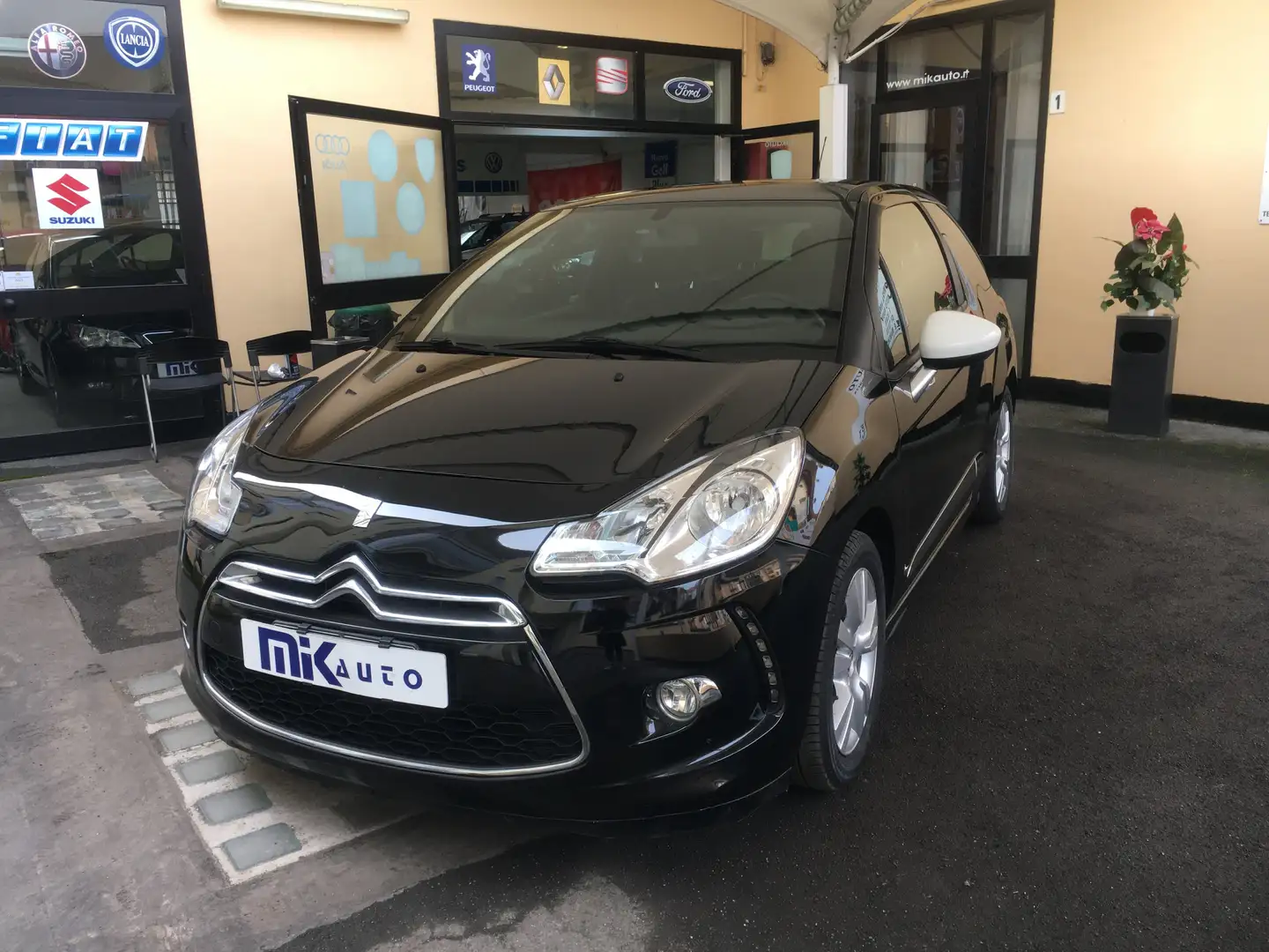DS Automobiles DS 3 DS3 1.4 hdi Chic 70cv Nero - 1