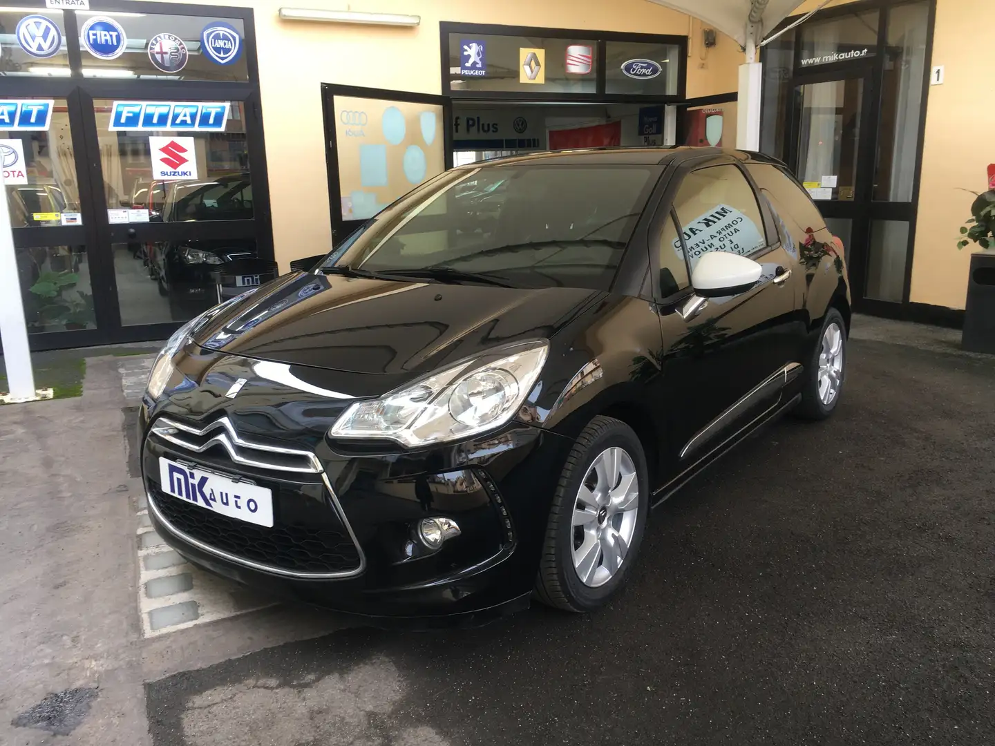DS Automobiles DS 3 DS3 1.4 hdi Chic 70cv Nero - 2