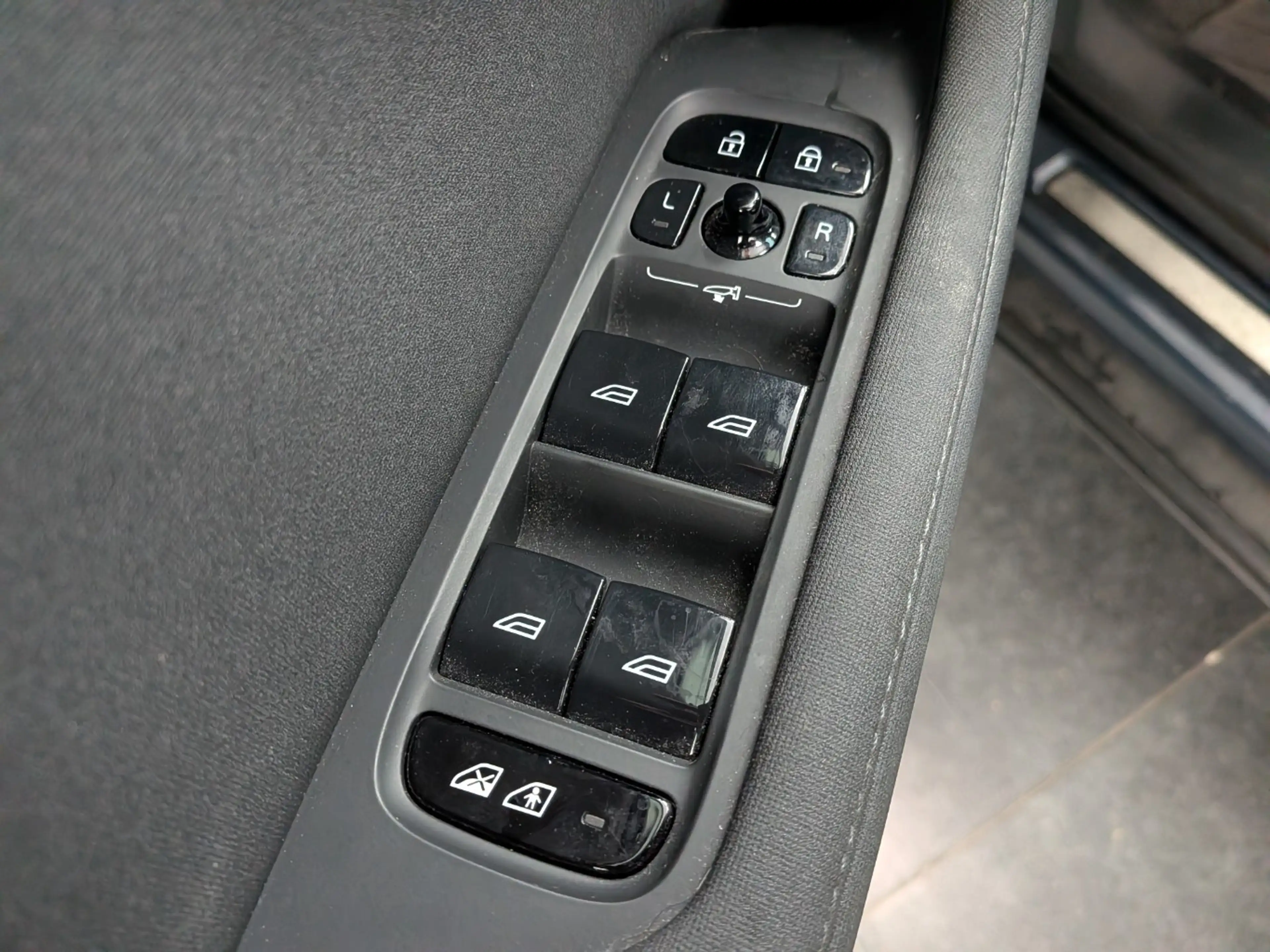 Polestar 2 Long Range Dual Motor Launch Edition 78kWh | NL-AU — photo 17