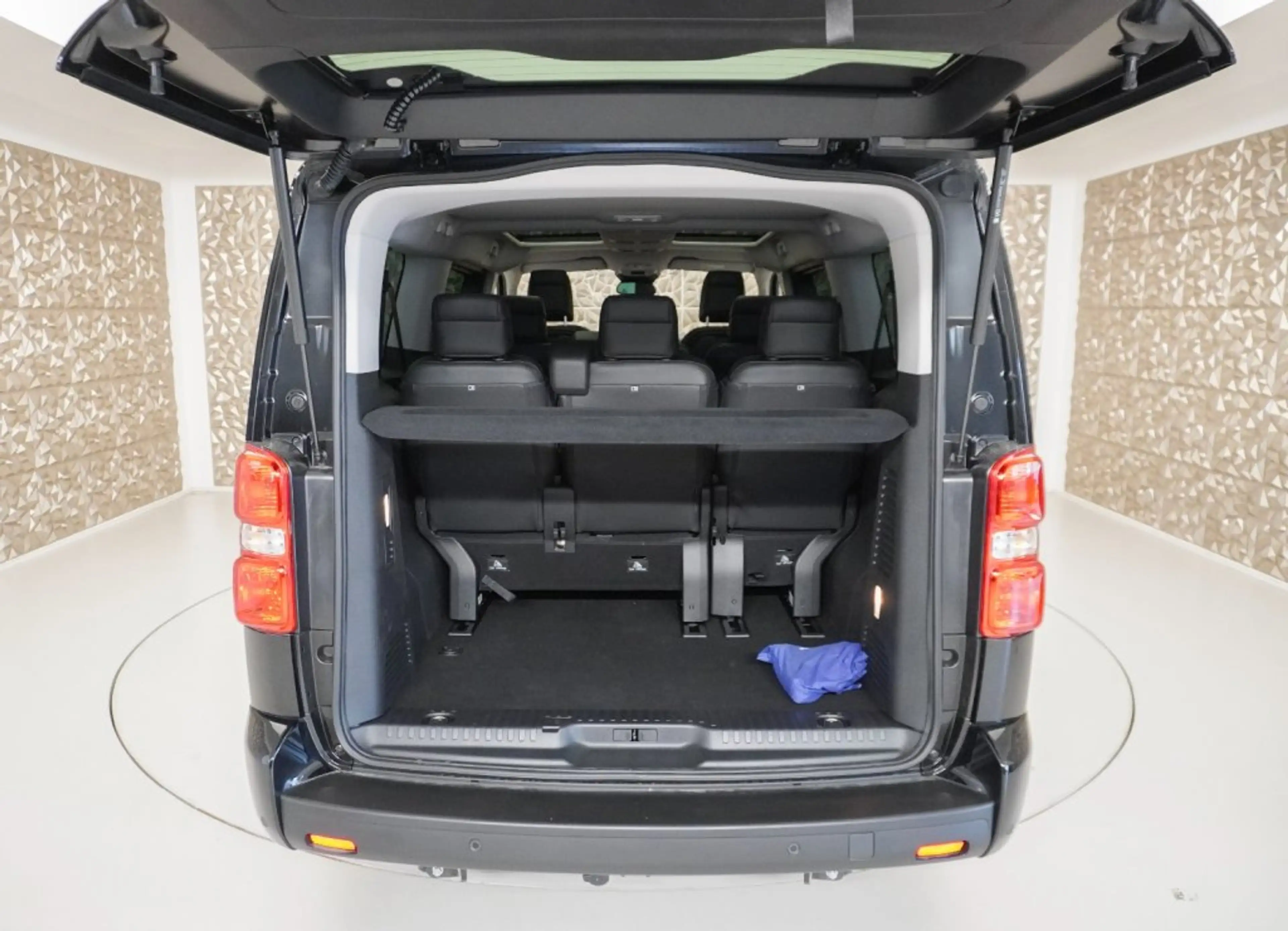 Peugeot Traveller PREMIUM L3 BHDI 180 EAT8 — photo 8