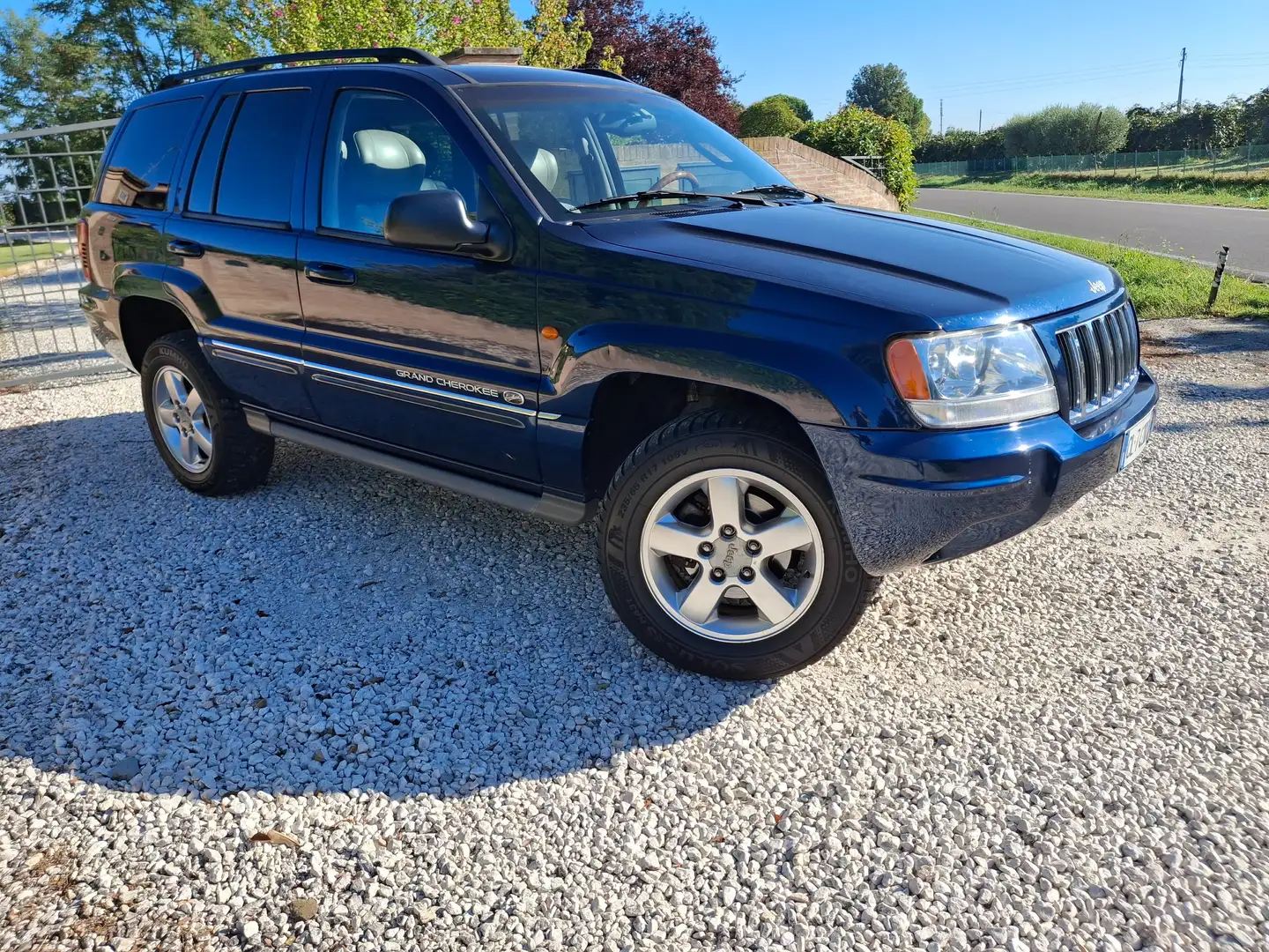 Jeep Grand Cherokee Overland Blau - 1