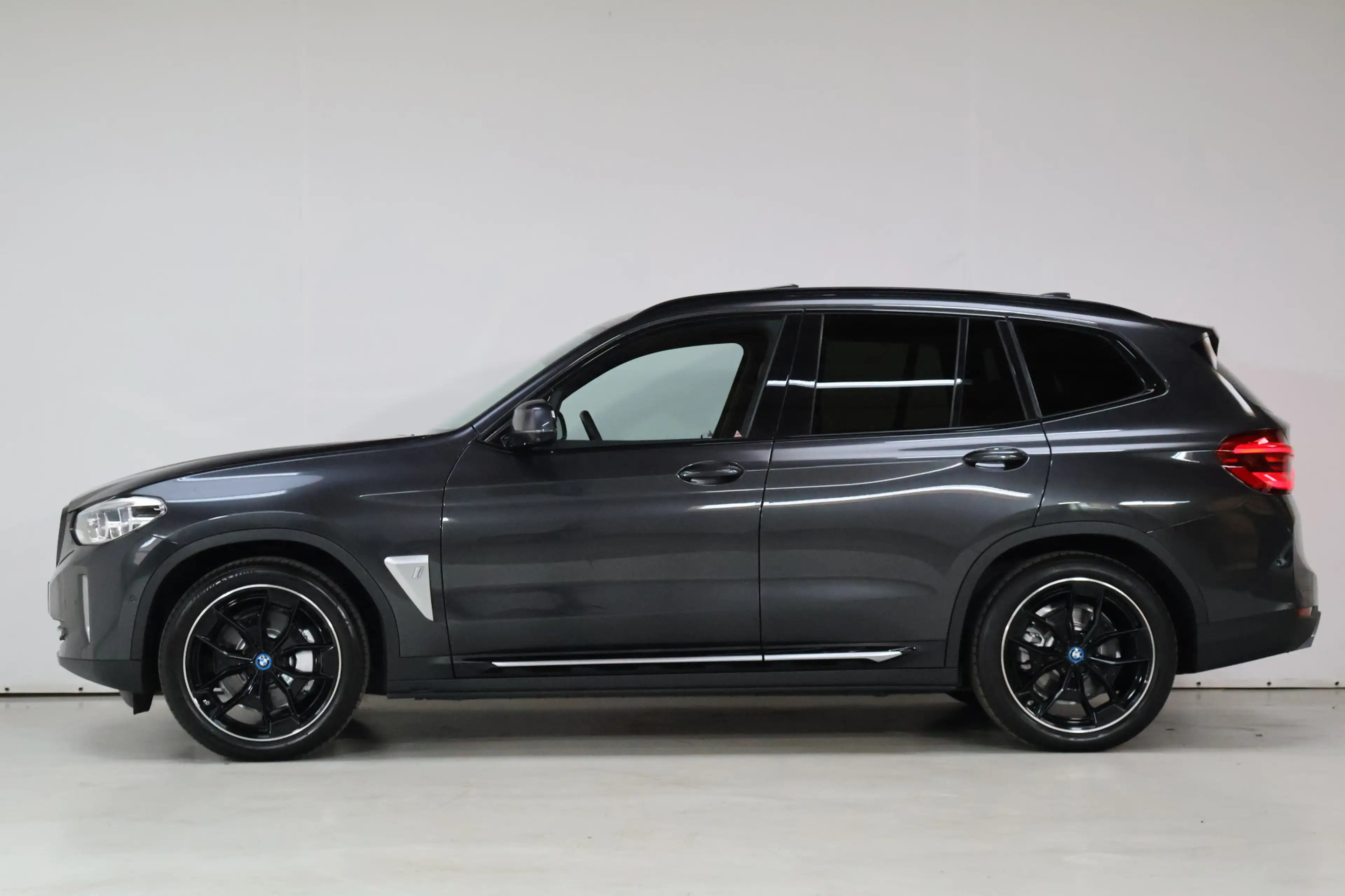 BMW iX3 High Executive | SoH 95.6% | Pano | H&K | Hud | Ke — photo 13