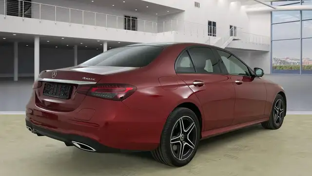 Mercedes-Benz E-Class view 4