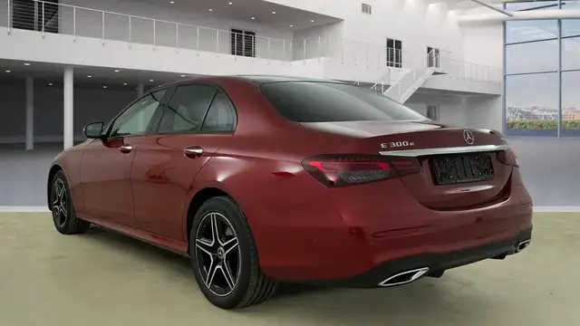 Mercedes-Benz E-Class view 3