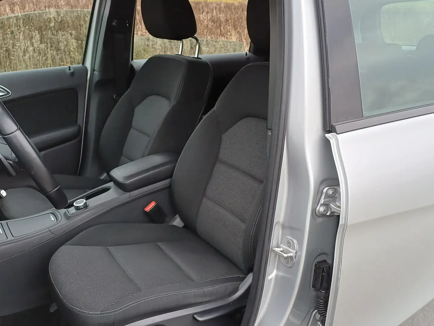 Mercedes-Benz B 220 4MATIC Ambition Uniek Mooie Auto!!/NL!/100% Dealer Grijs - 2