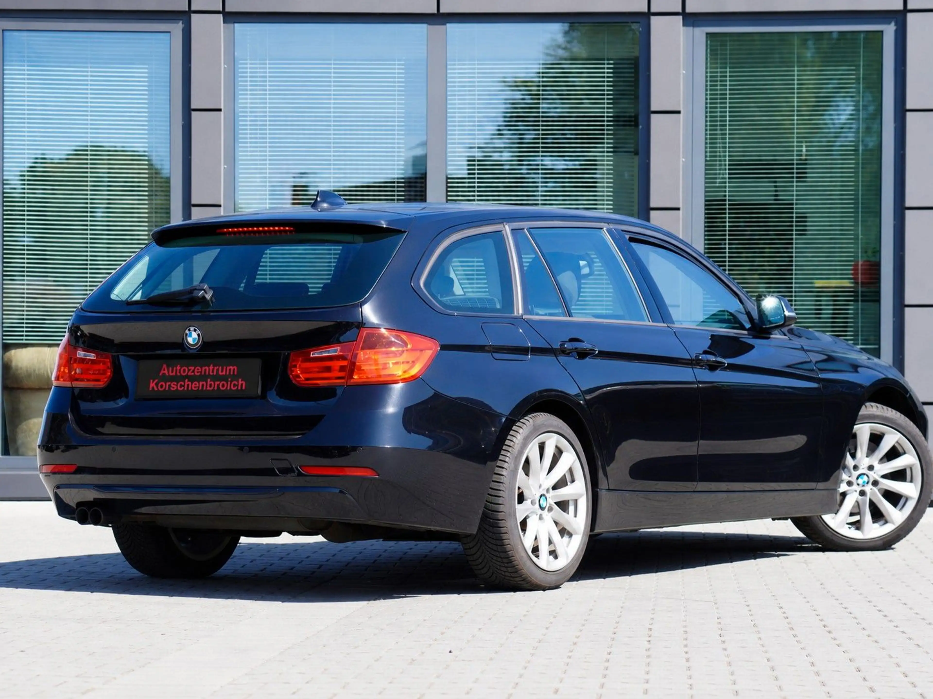 BMW 328 i Touring Modern Line — photo 7