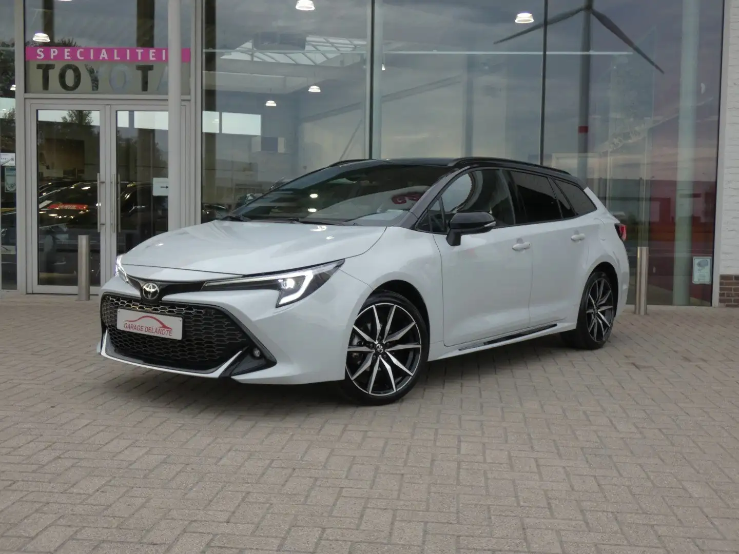 Toyota Corolla Touring 1.8 Hybrid *GR SPORT* 140pk FACELIFT Blanco - 1