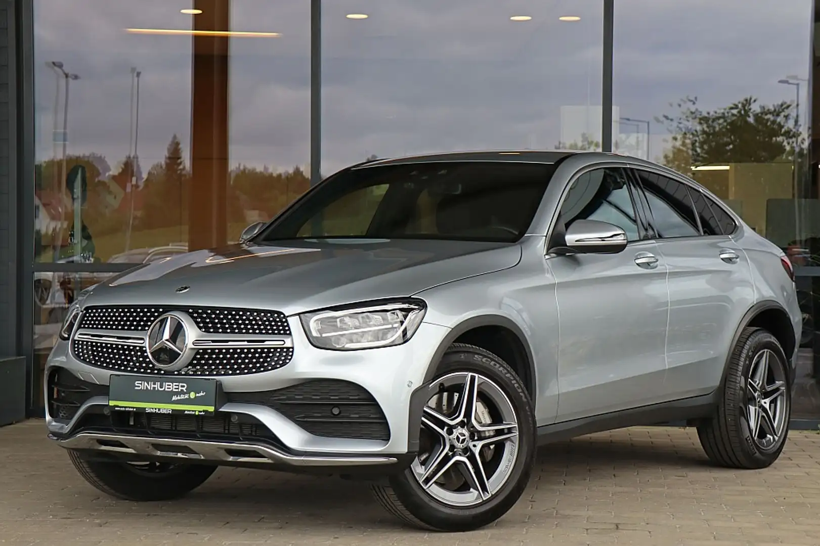 Mercedes-Benz GLC 300 e PHEV Coupé 4Matic AMG ACC, AHK elektr., LED, ... Argent - 1