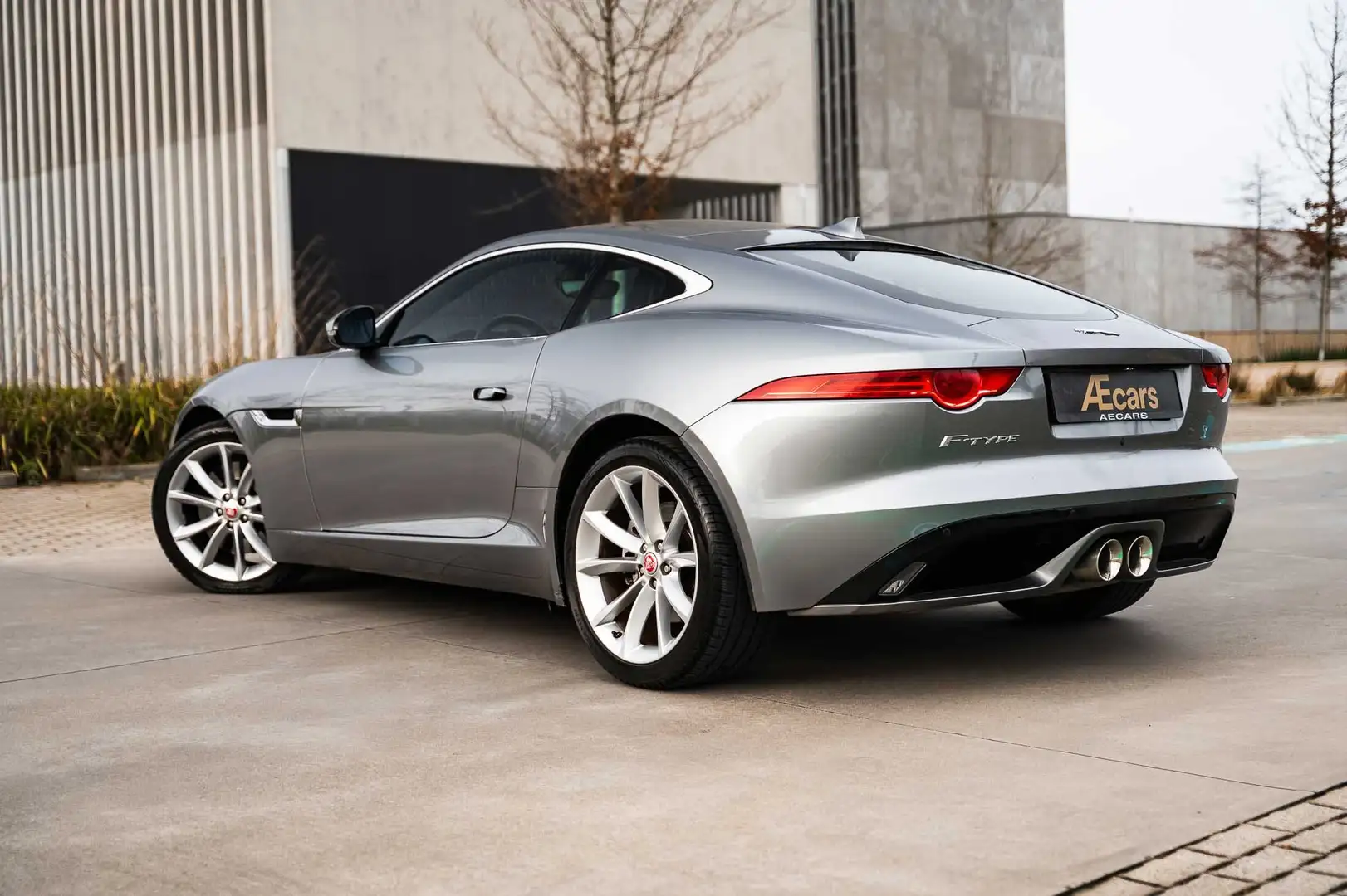 Jaguar F-Type / COUPÉ / 3.0 - V6 / LUNAR GEY / BELGIAN CAR Silber - 2